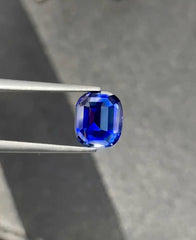 4.00 Carats Royal Blue Sapphire Gem