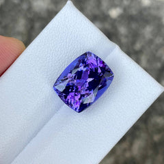 9.75 Carats Blue Tanzanite Stone