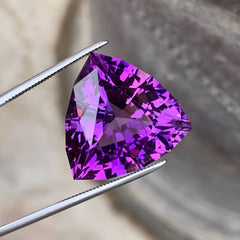 brazilian-amethyst-21-51ct-trilliant-triangular-gem