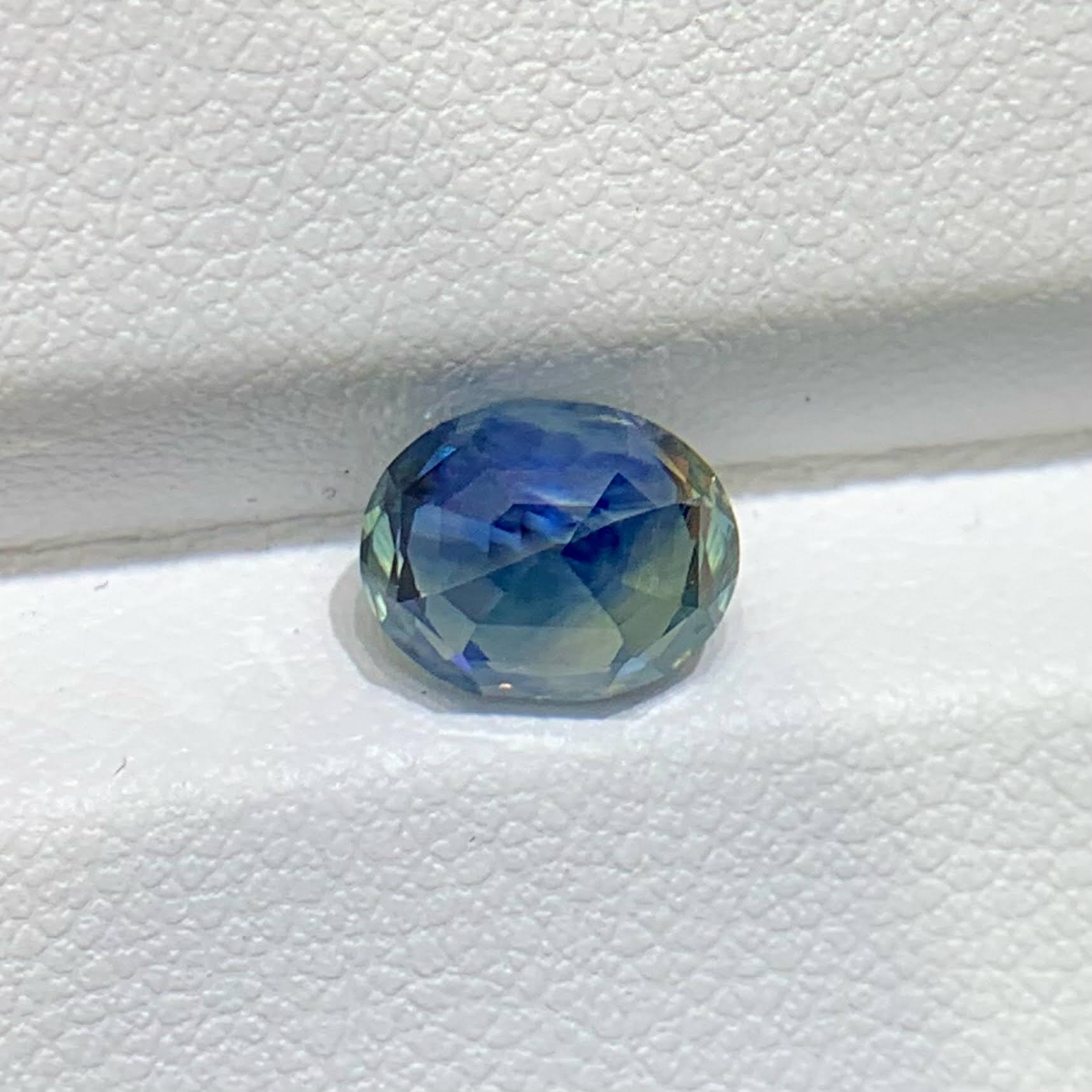 2-65-carats-bicolor-parti-sapphire-oval-faceted-madagascar