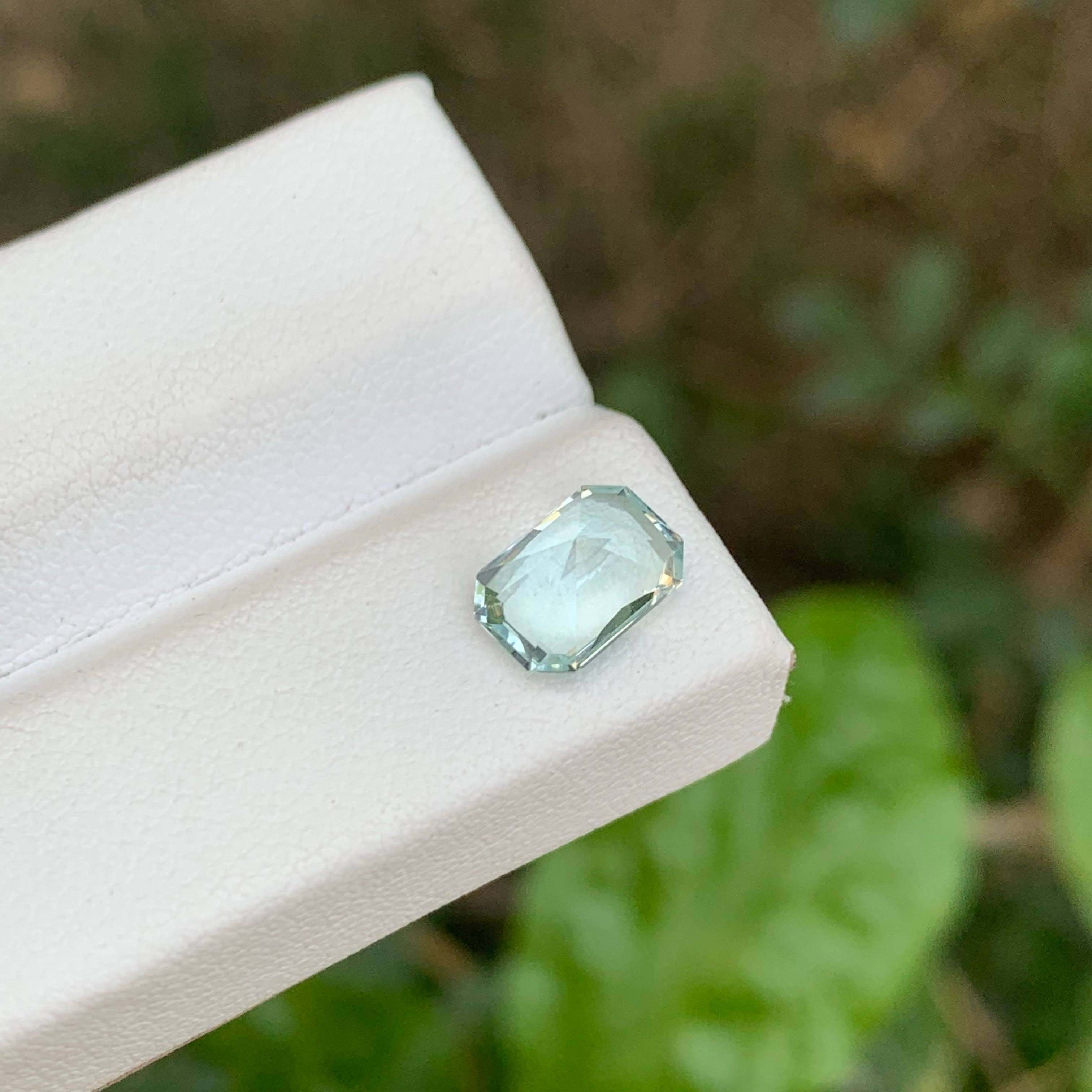 1.50 Carats Blue Aquamarine Gemstone
