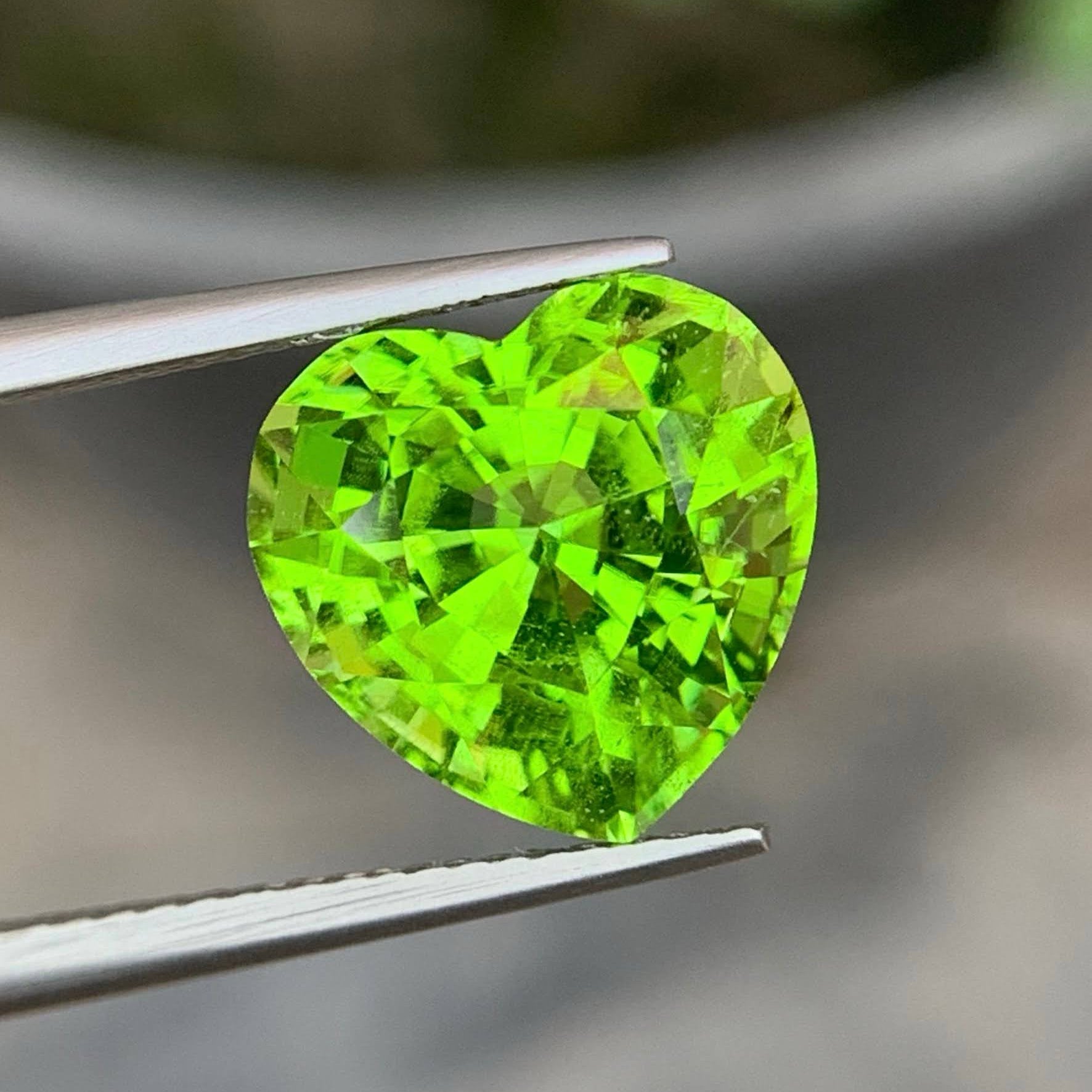 pakistan-peridot-7-60ct-heart-cut