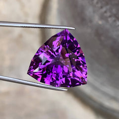 brazilian-amethyst-21-51ct-trilliant-triangular-gem
