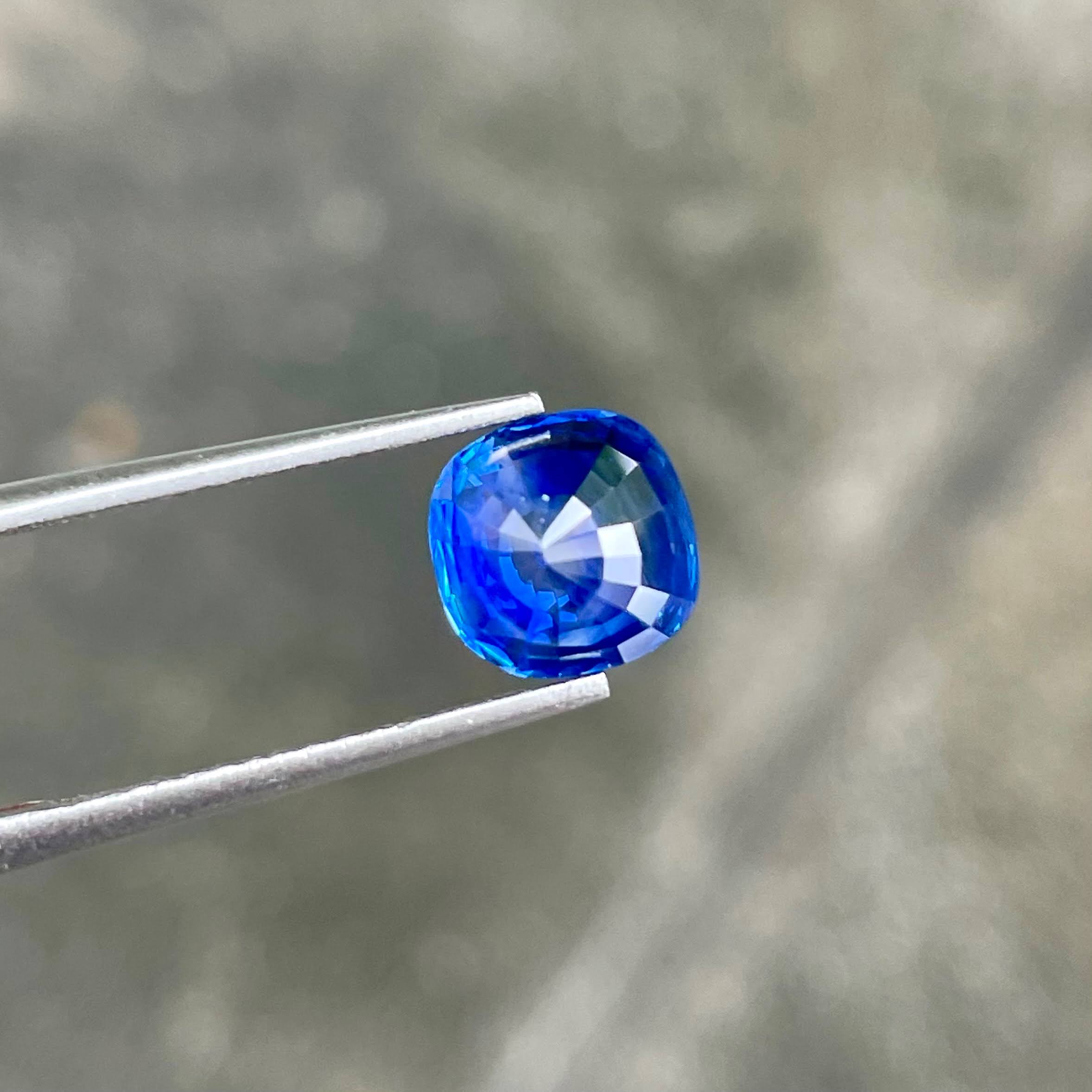 3.04 carats Cornflower Blue Sapphire