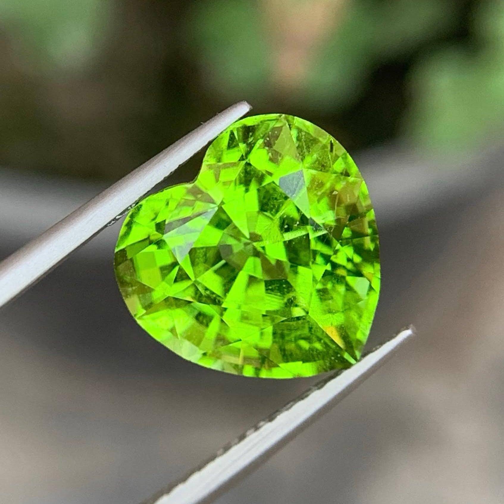 pakistan-peridot-7-60ct-heart-cut