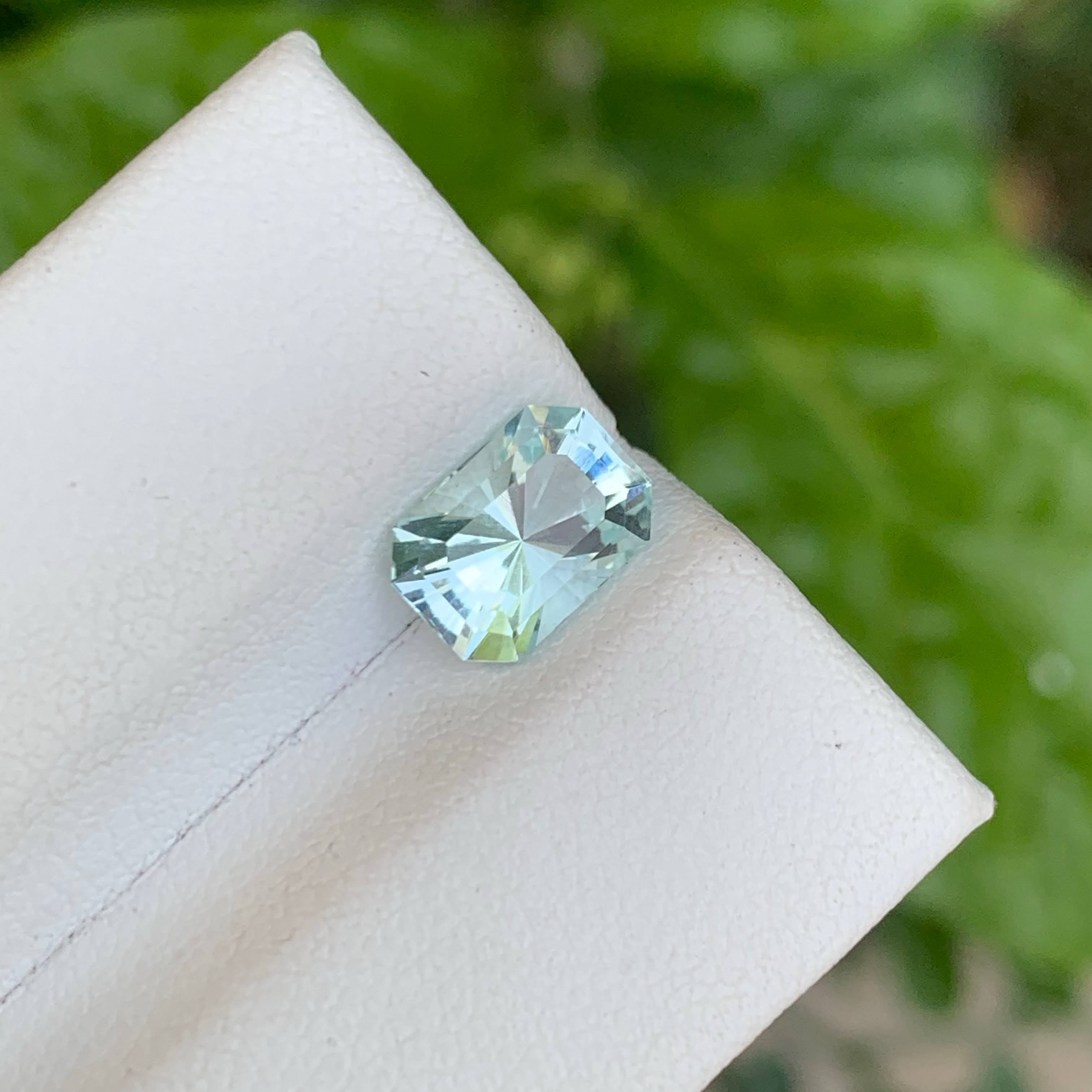  1.50 Carats Blue Aquamarine Gemstone