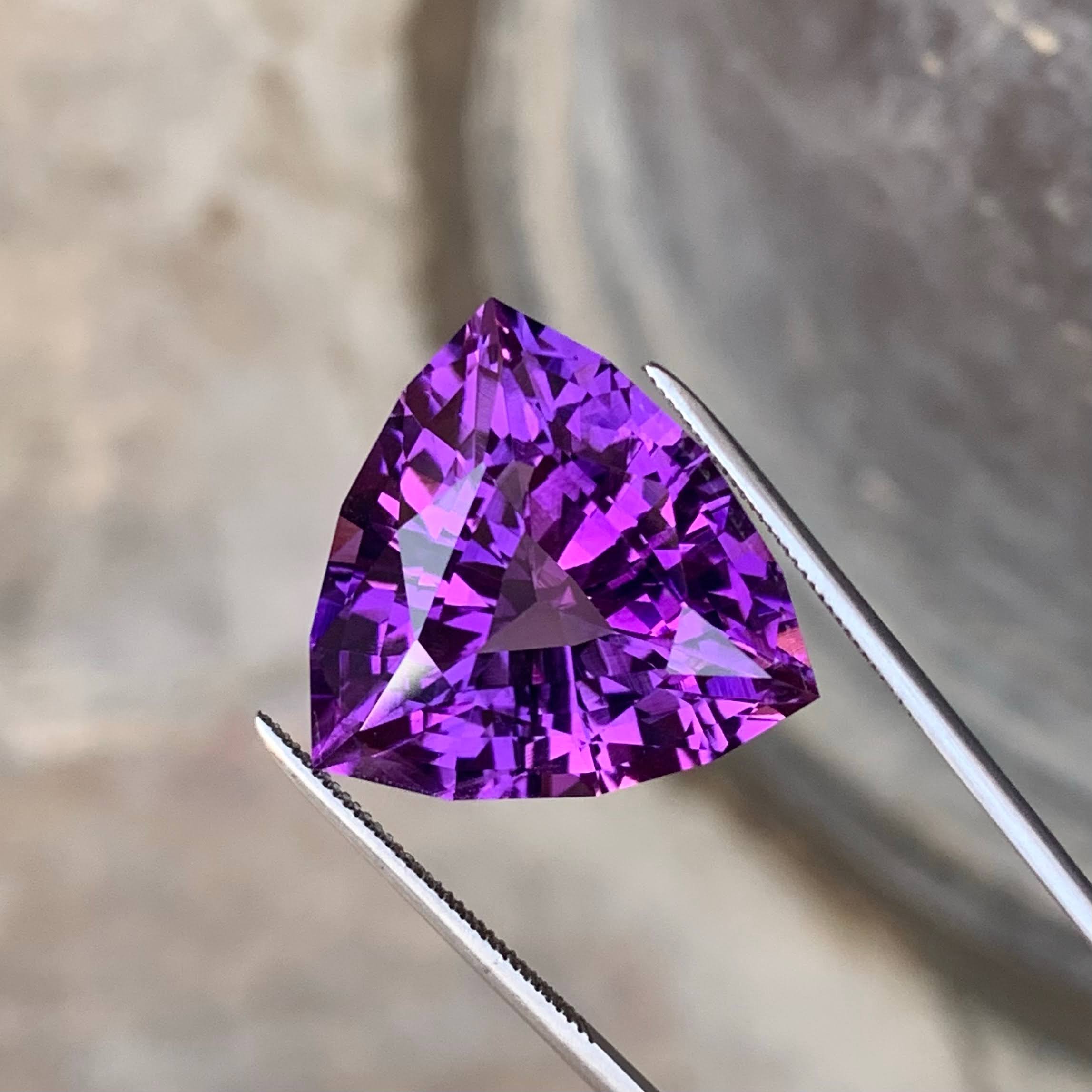 brazilian-amethyst-21-51ct-trilliant-triangular-gem