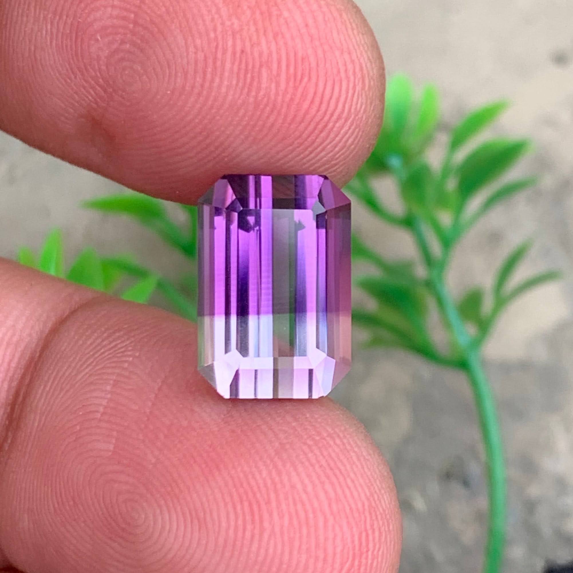 6.55 carats Bi Color Amethyst Stone