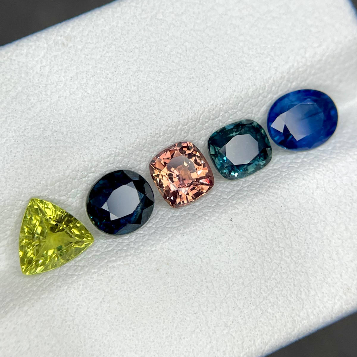 4.37 Ct Multi Color Sapphire Lot