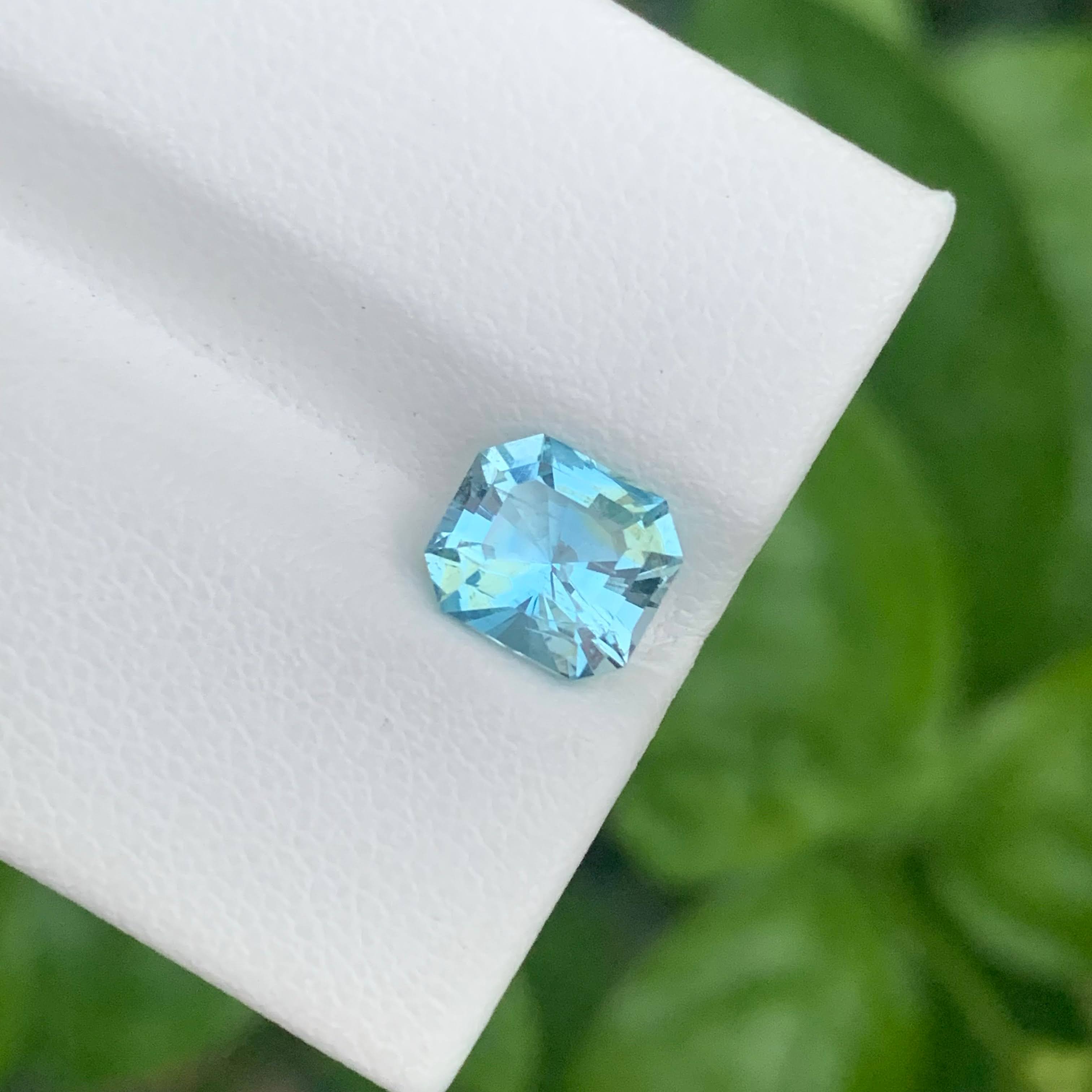 1.45 Carats Blue Aquamarine Gemstone