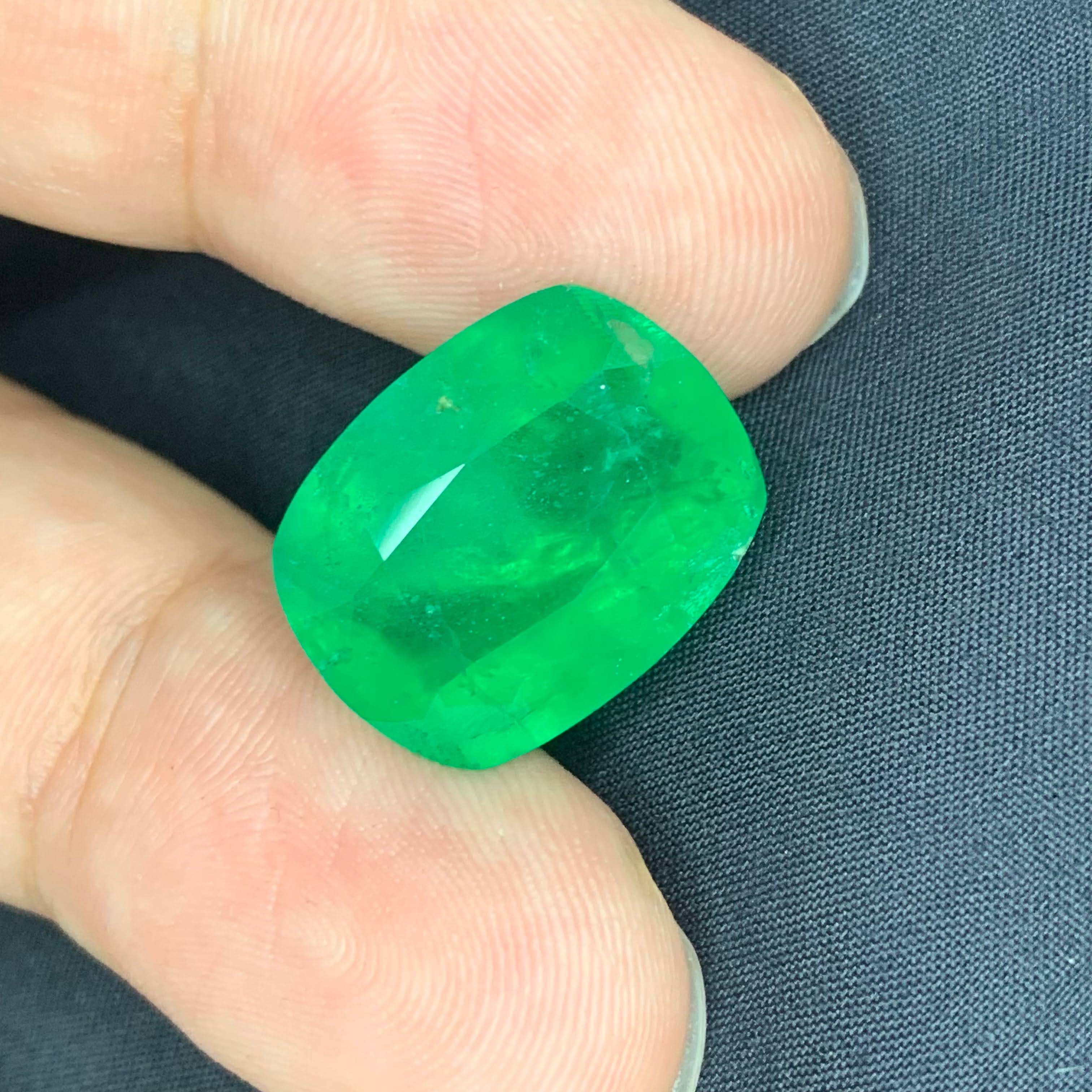 12.20 Carats African Emerald Gemstone