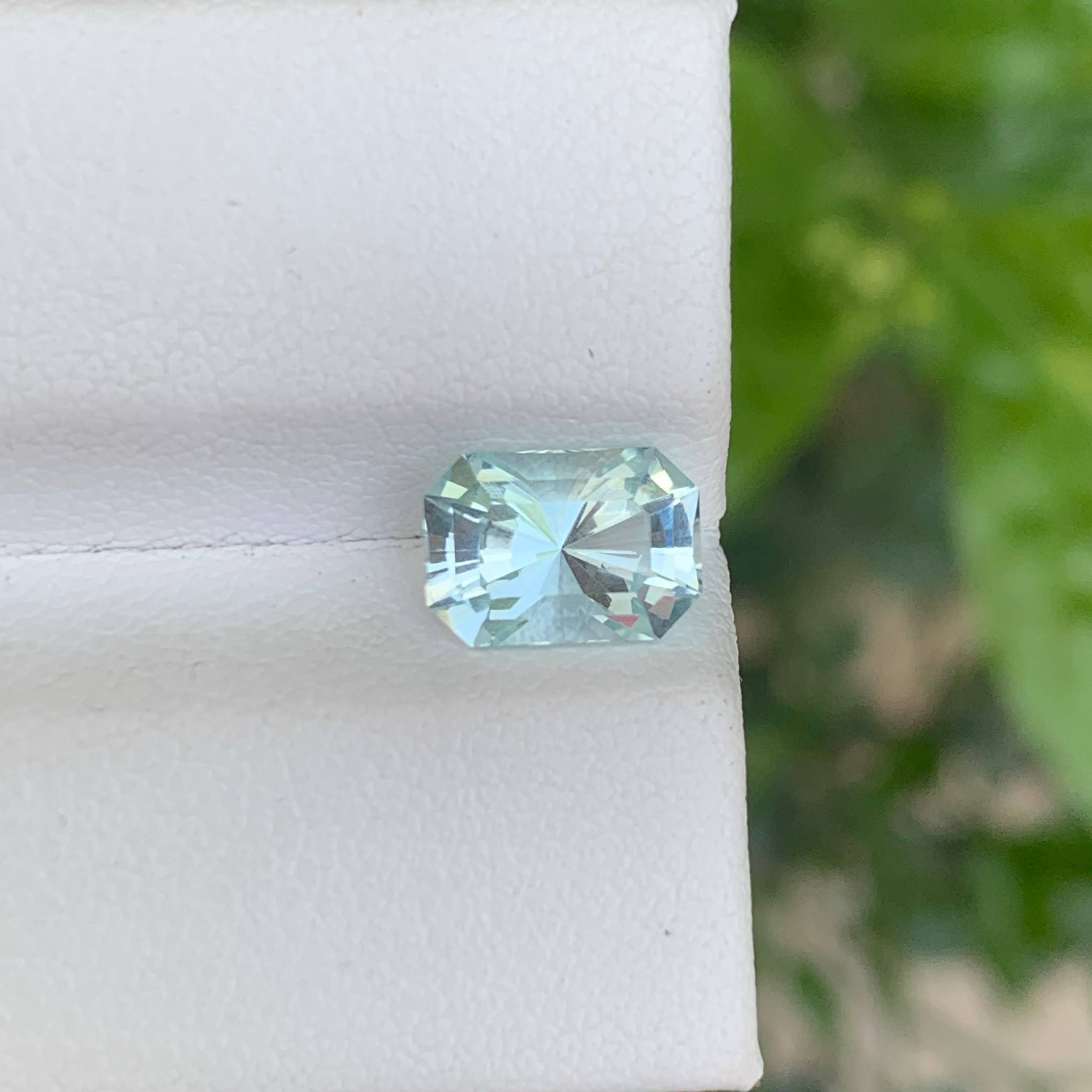  1.50 Carats Blue Aquamarine Gemstone