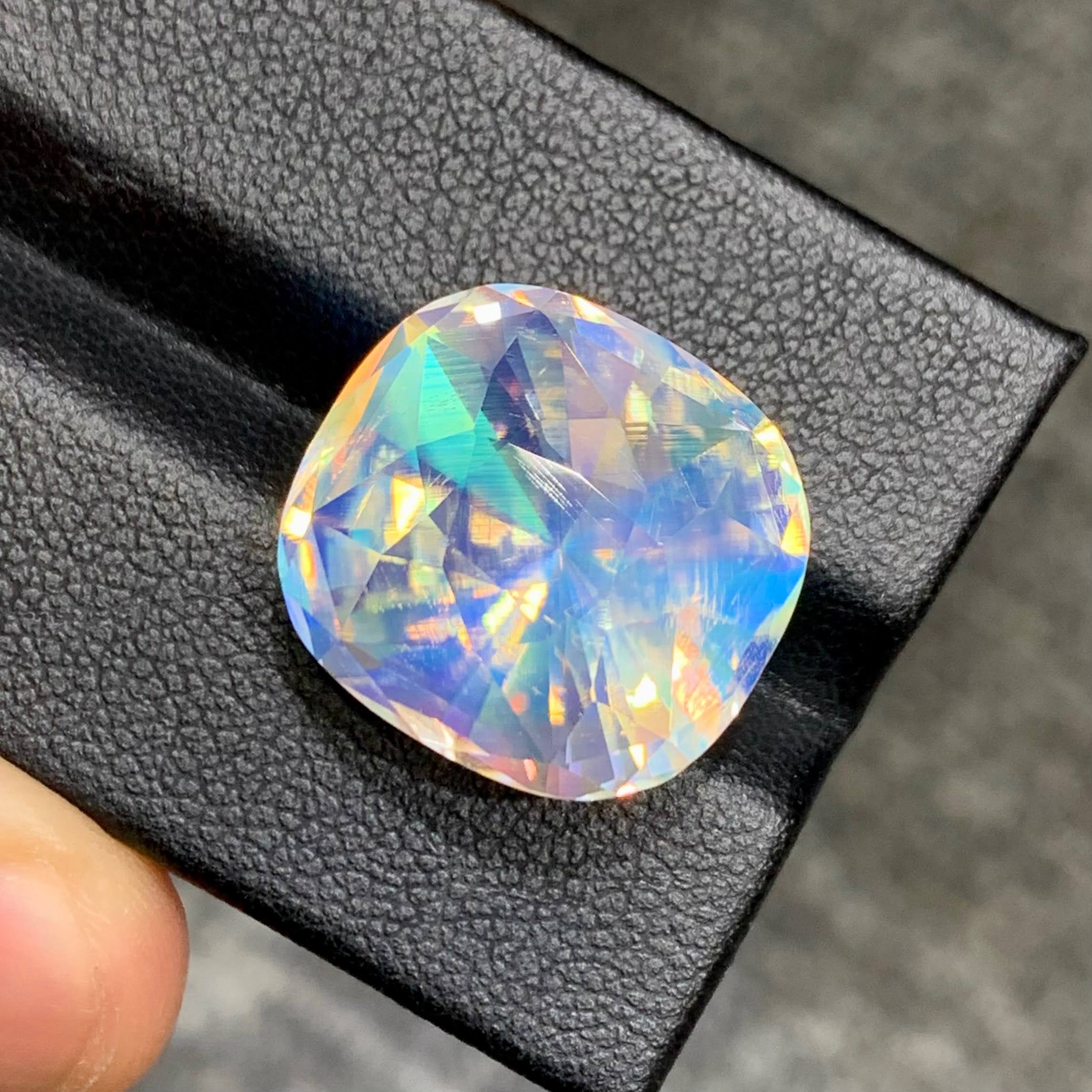 rainbow-moonstone-17-61ct-madagascar