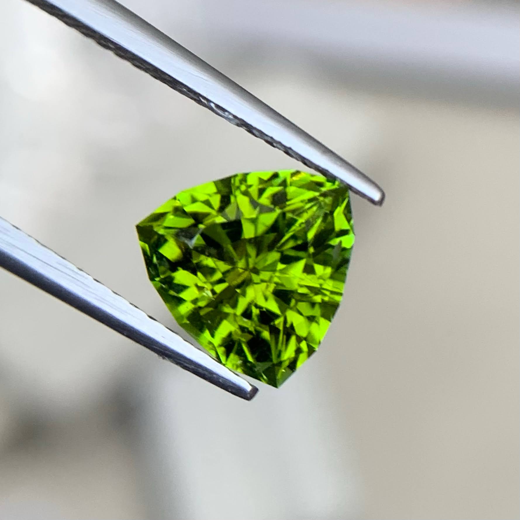 1-88ct-green-tourmaline-afghanistan-trillion-faceted