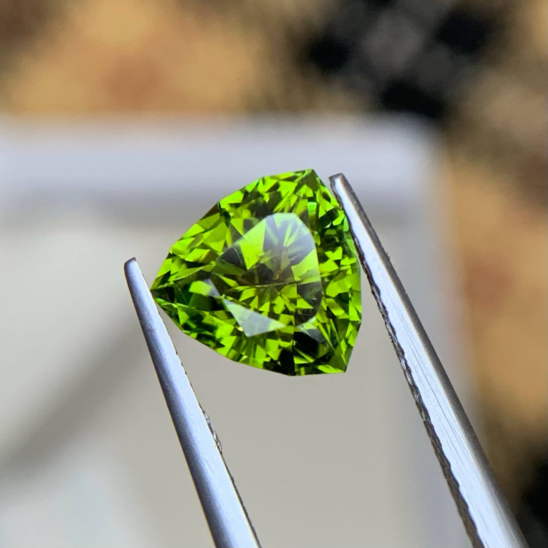 1-88ct-green-tourmaline-afghanistan-trillion-faceted