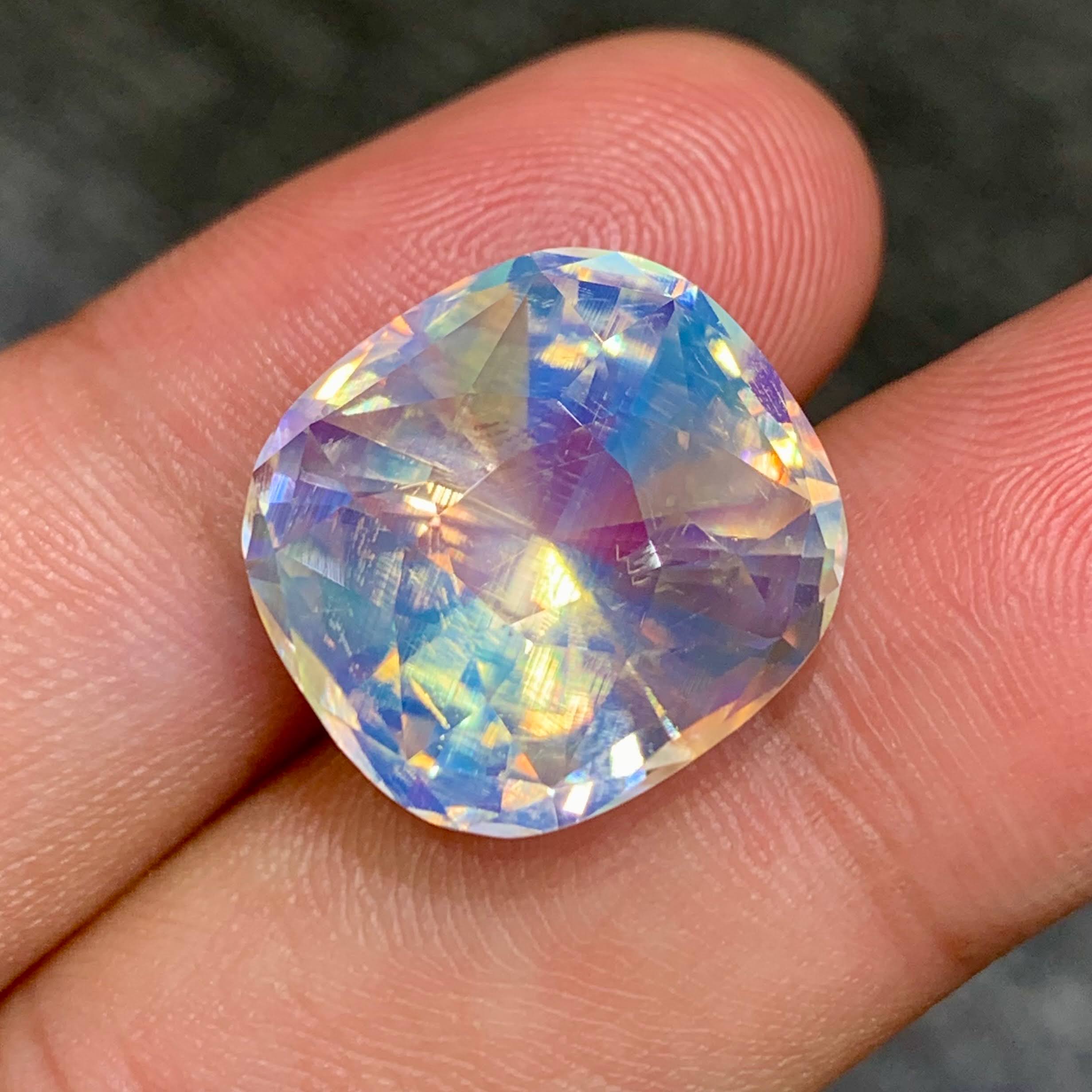 rainbow-moonstone-17-61ct-madagascar