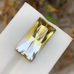 bicolour-citrine-14-29ct-brazil-eye-clean-rectangular-baguette-cut