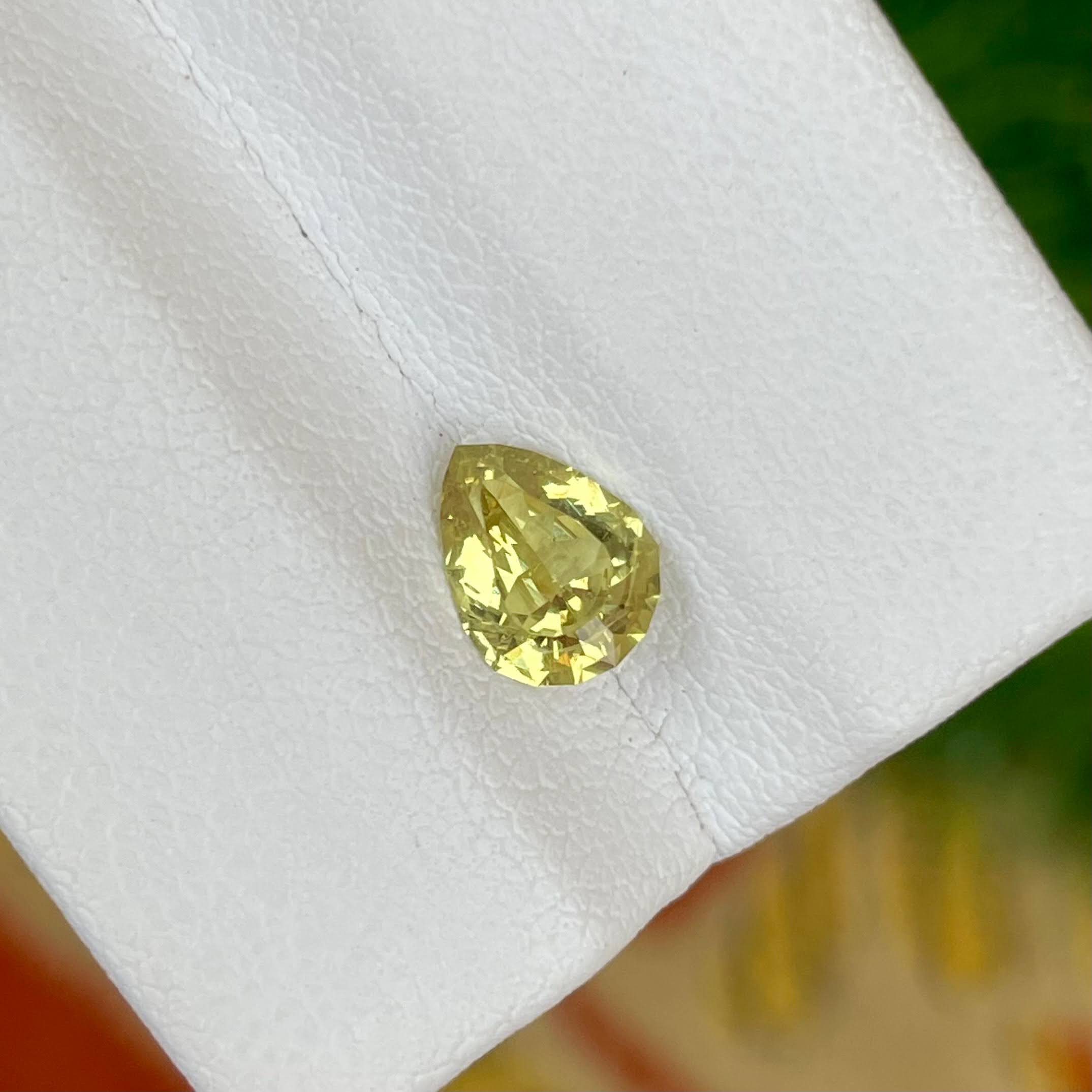 1.00 Carats Yellow Mali Garnet Stone