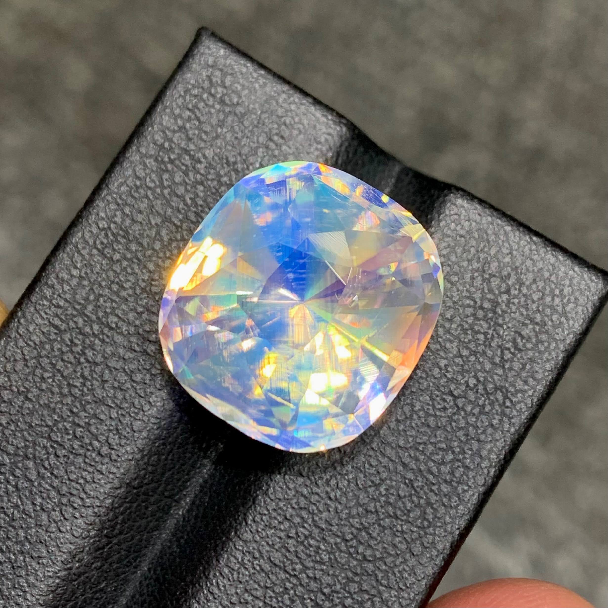 rainbow-moonstone-17-61ct-madagascar