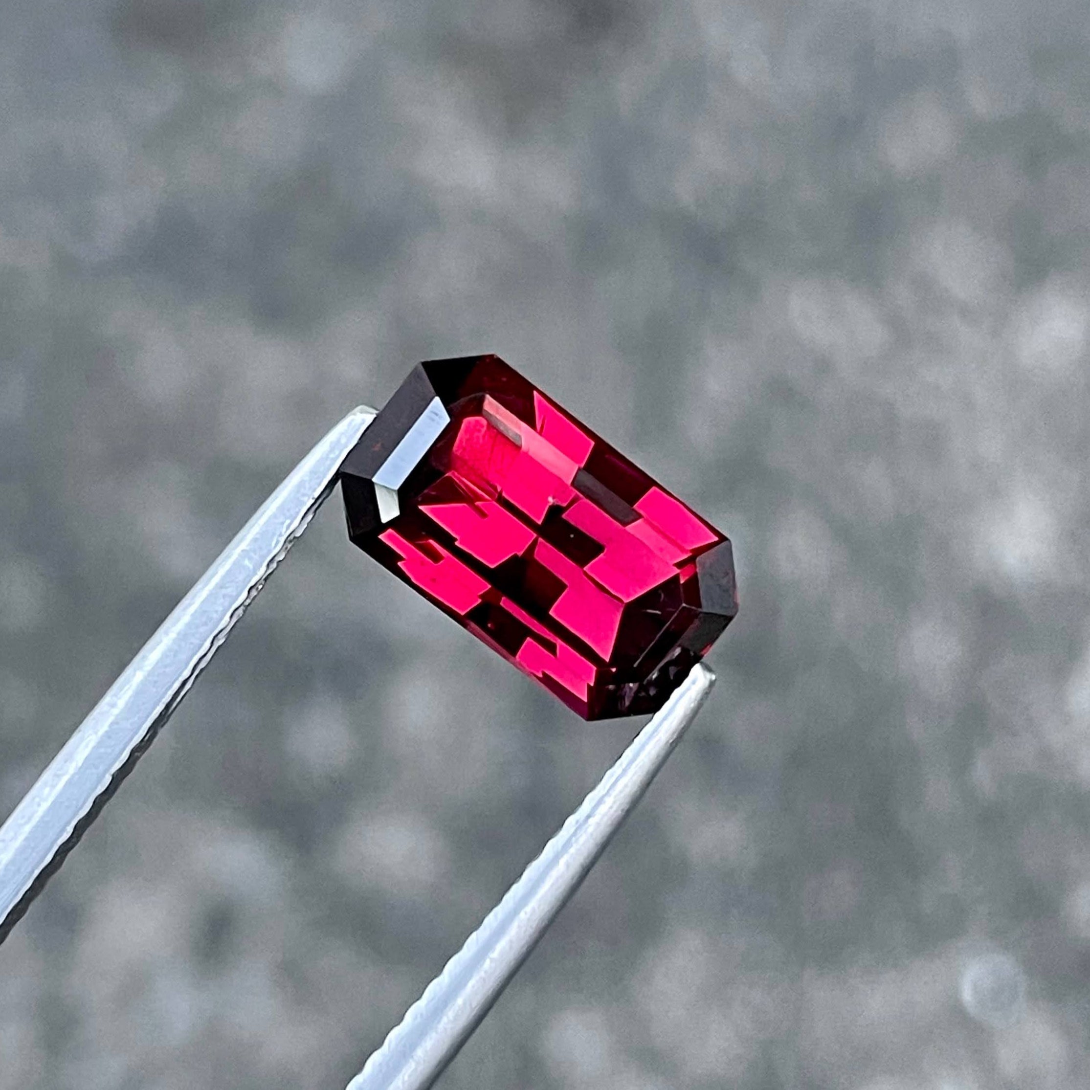 3.95 carats Pinkish Red Garnet Stone