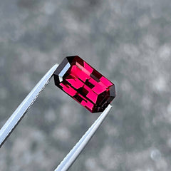 3.95 carats Pinkish Red Garnet Stone