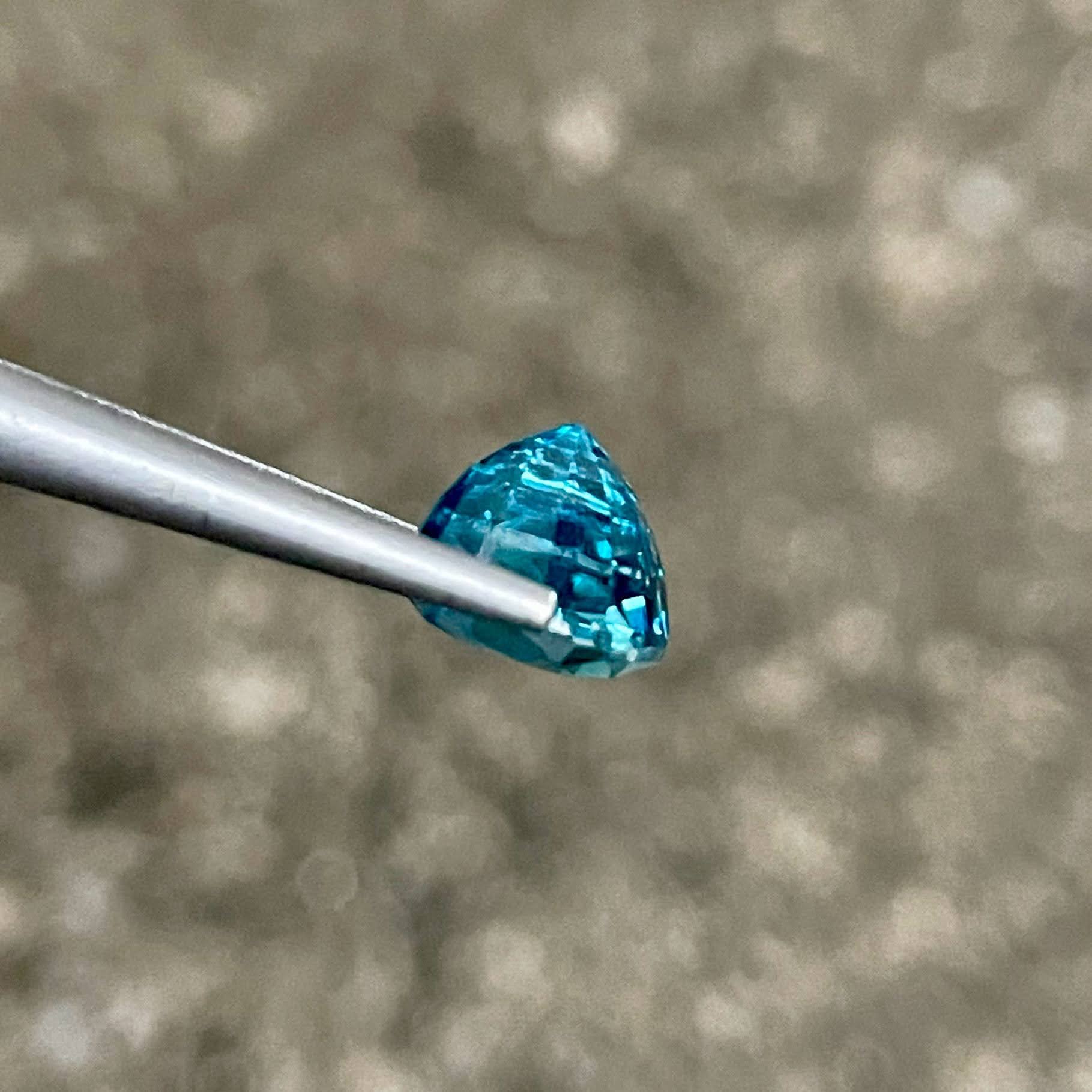 5.50 Carats Blue Oval Zircon Stone