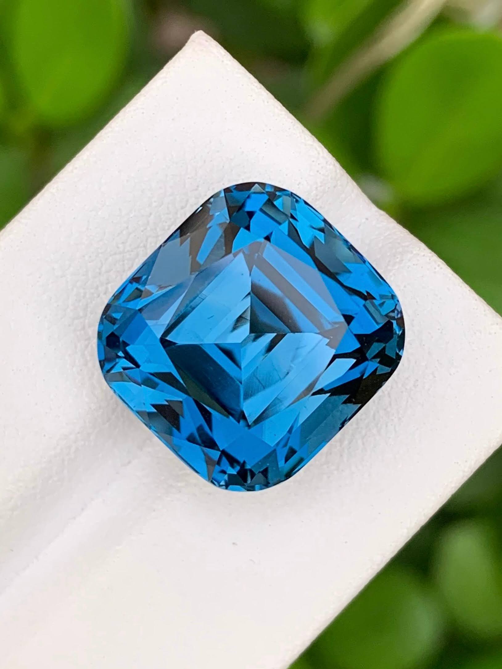 28-60-carats-london-blue-topaz-cushion-faceted-cut-natural-brazilian-gemstone