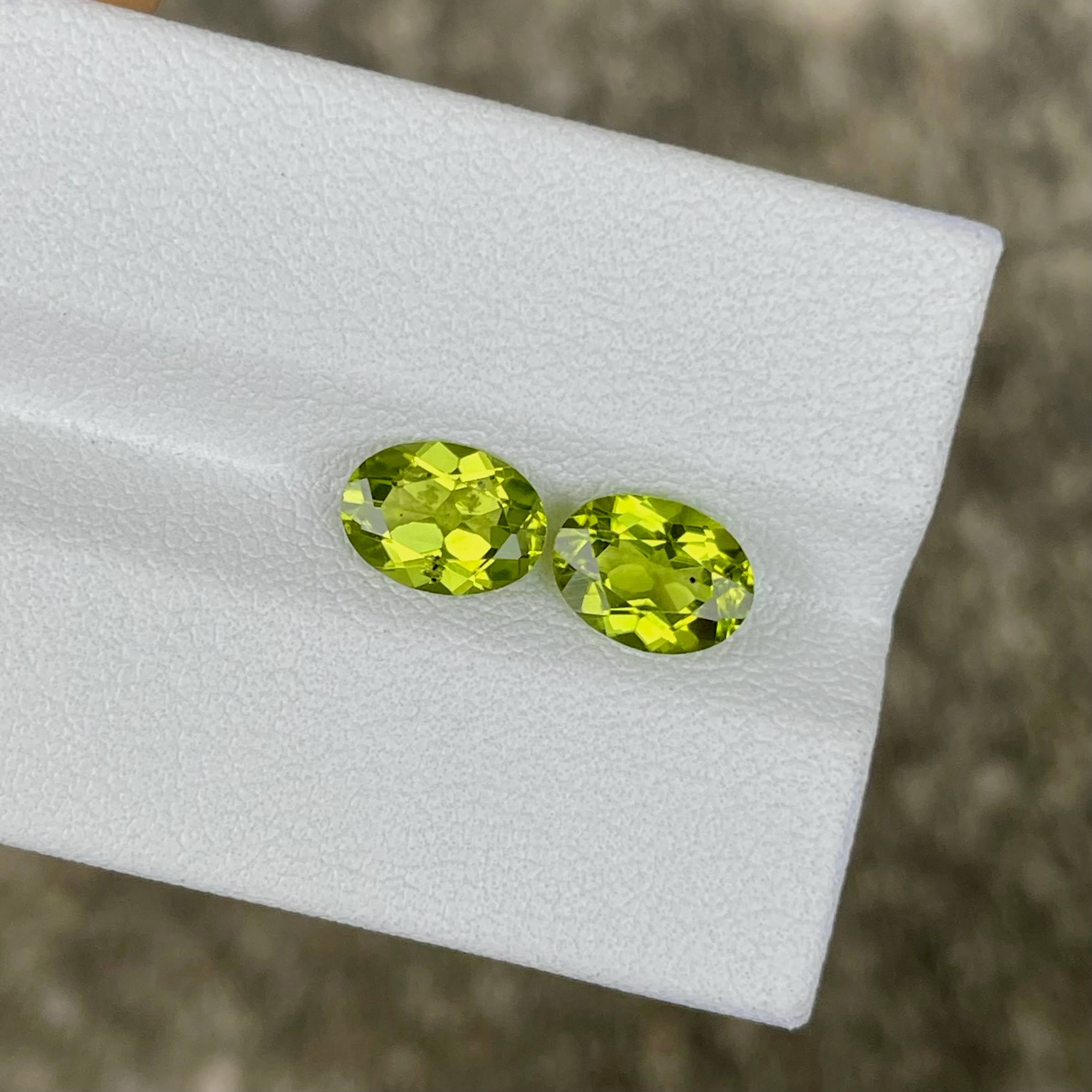 2.50 Carats Green Peridot Pair