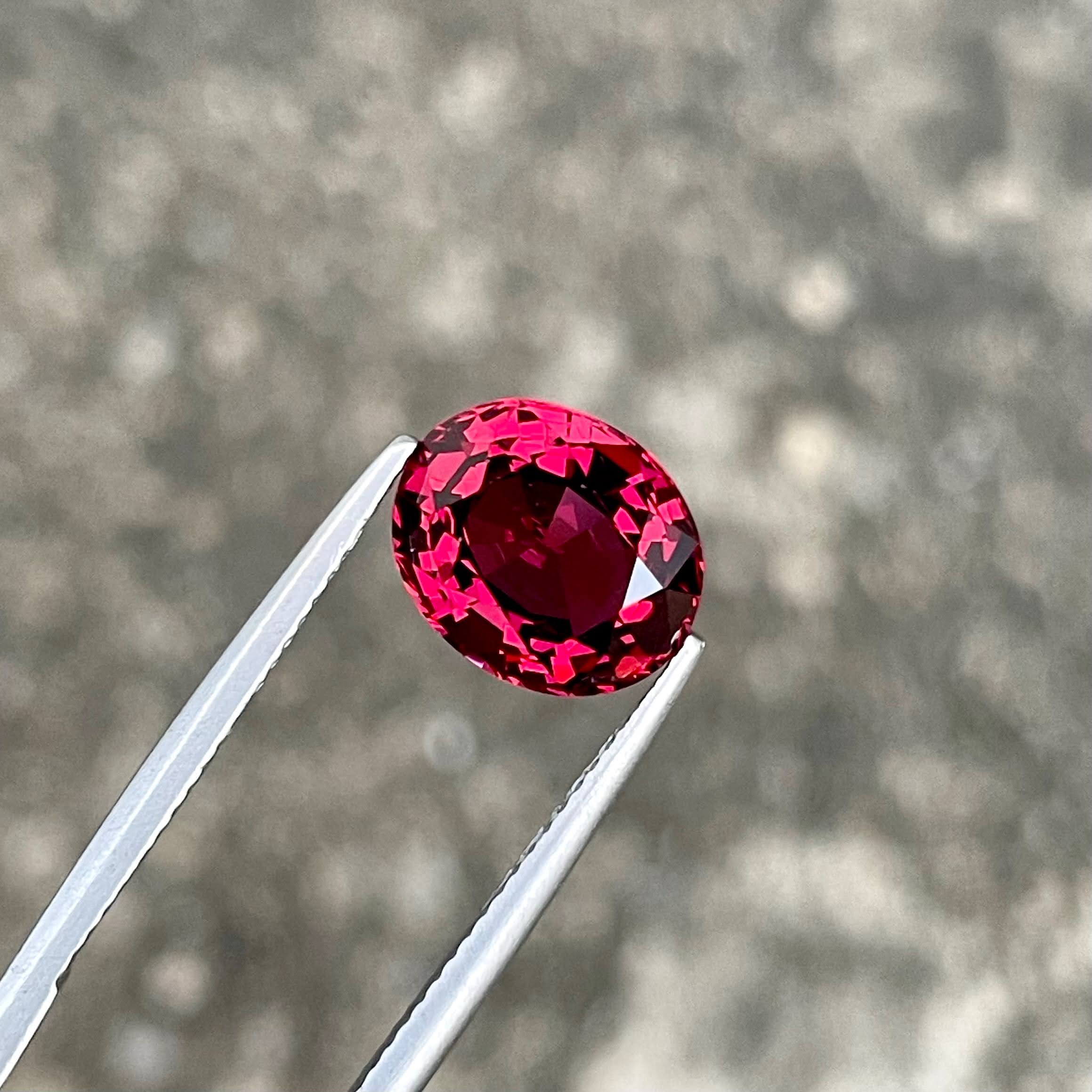 4.53 Carats Bright Red Garnet Stone