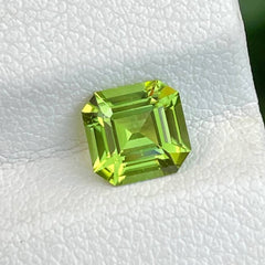 1.30 Carats Apple Green Peridot Stone