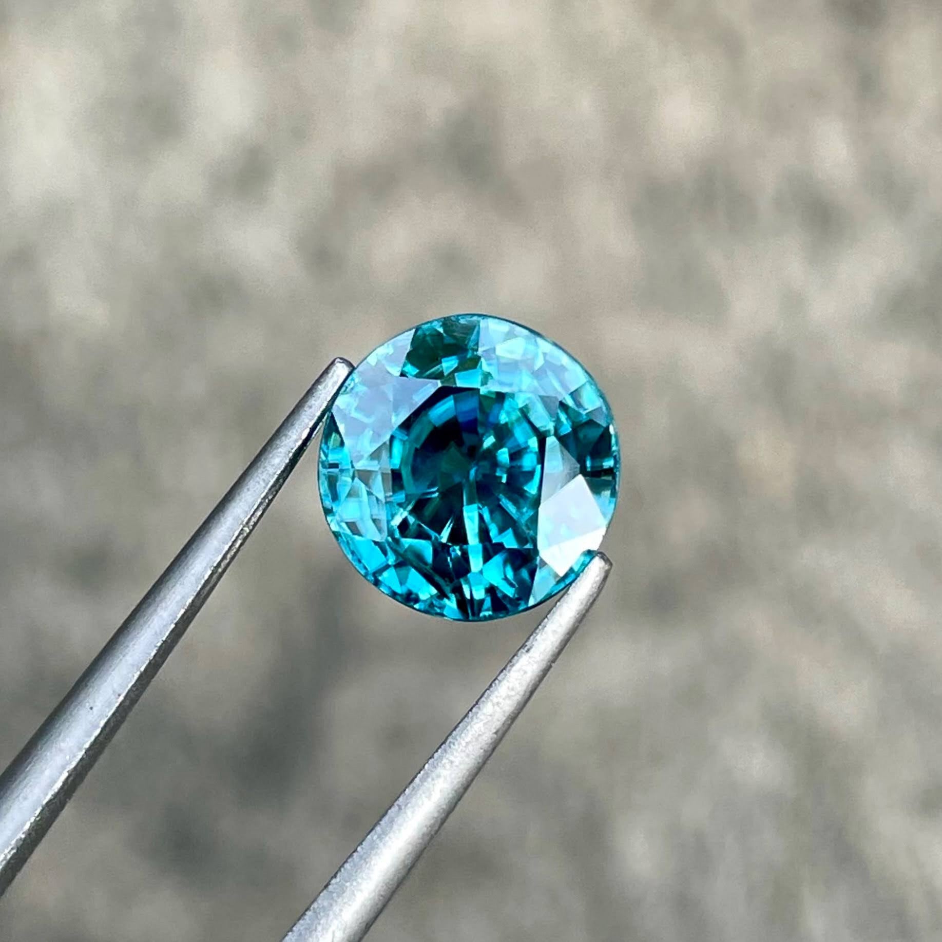 5.15 Carats Blue Zircon Round Stone