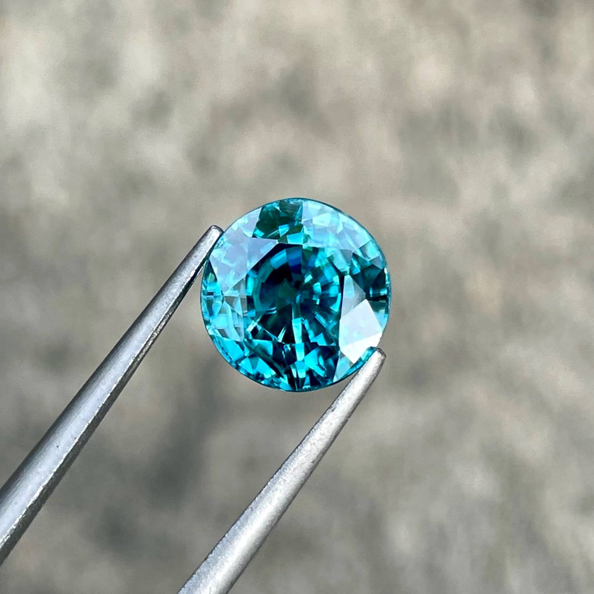 5.15 Carats Blue Zircon Round Stone