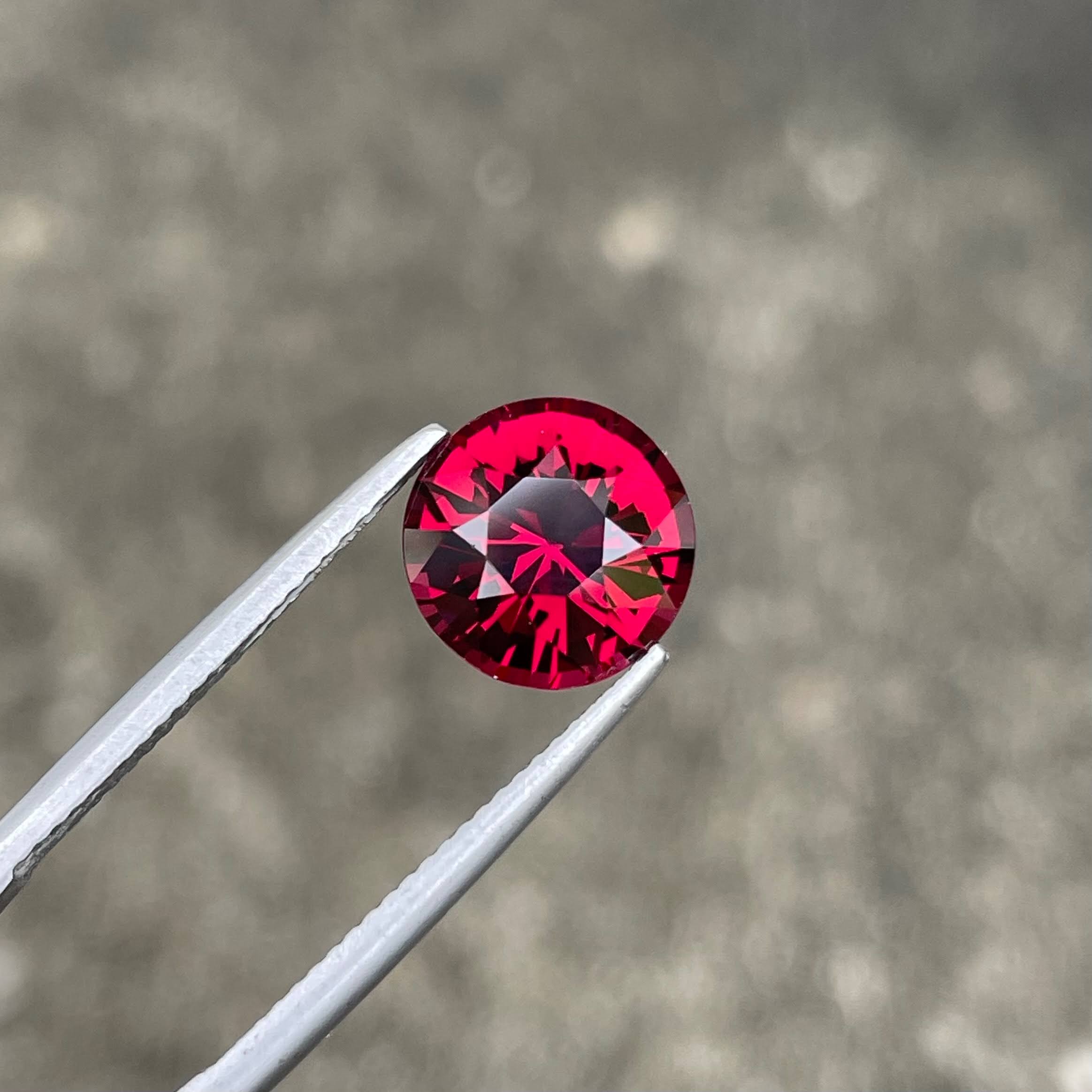 5.08 Carats Red Garnet Round Gemstone