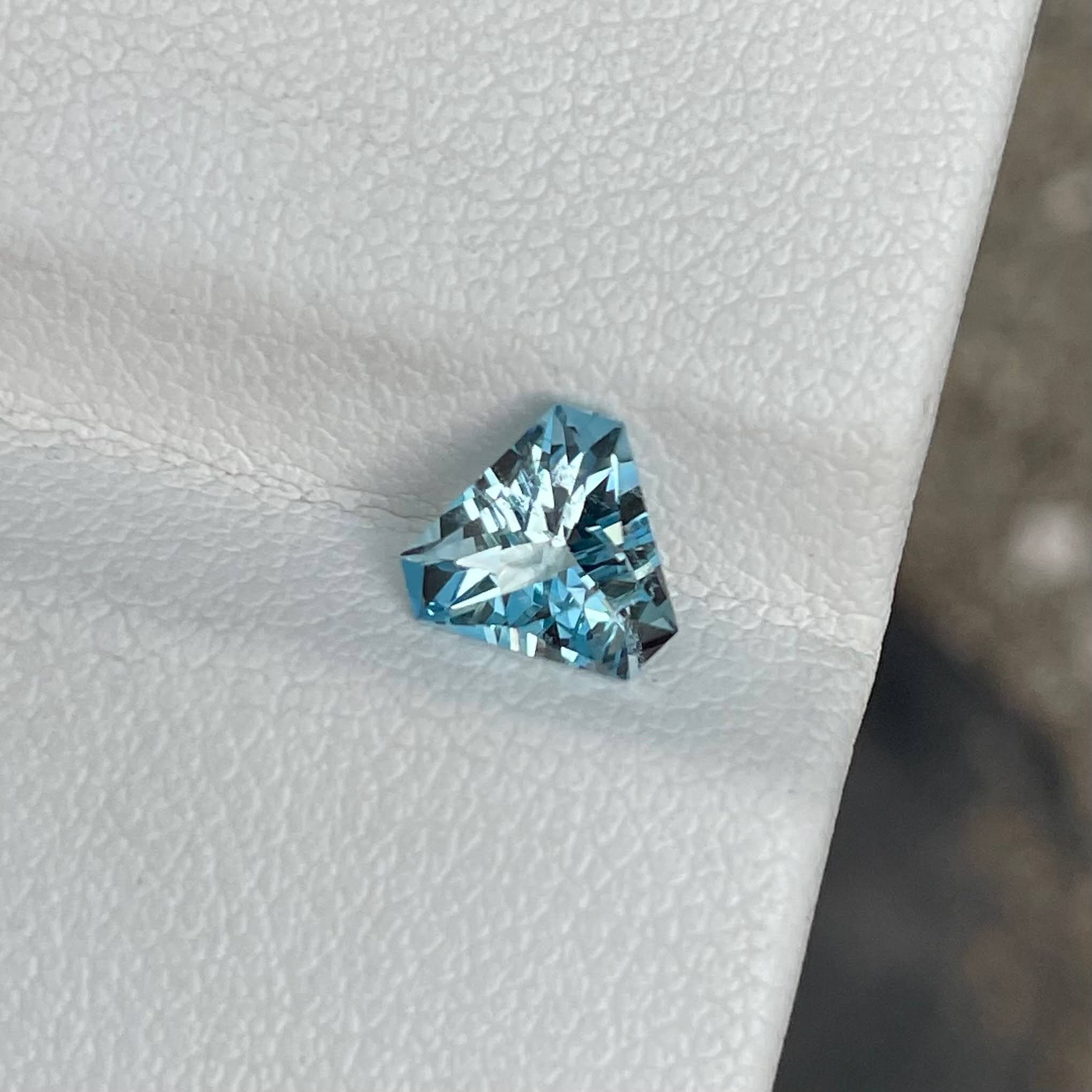 0.90 Carats Blue Aquamarine Stone