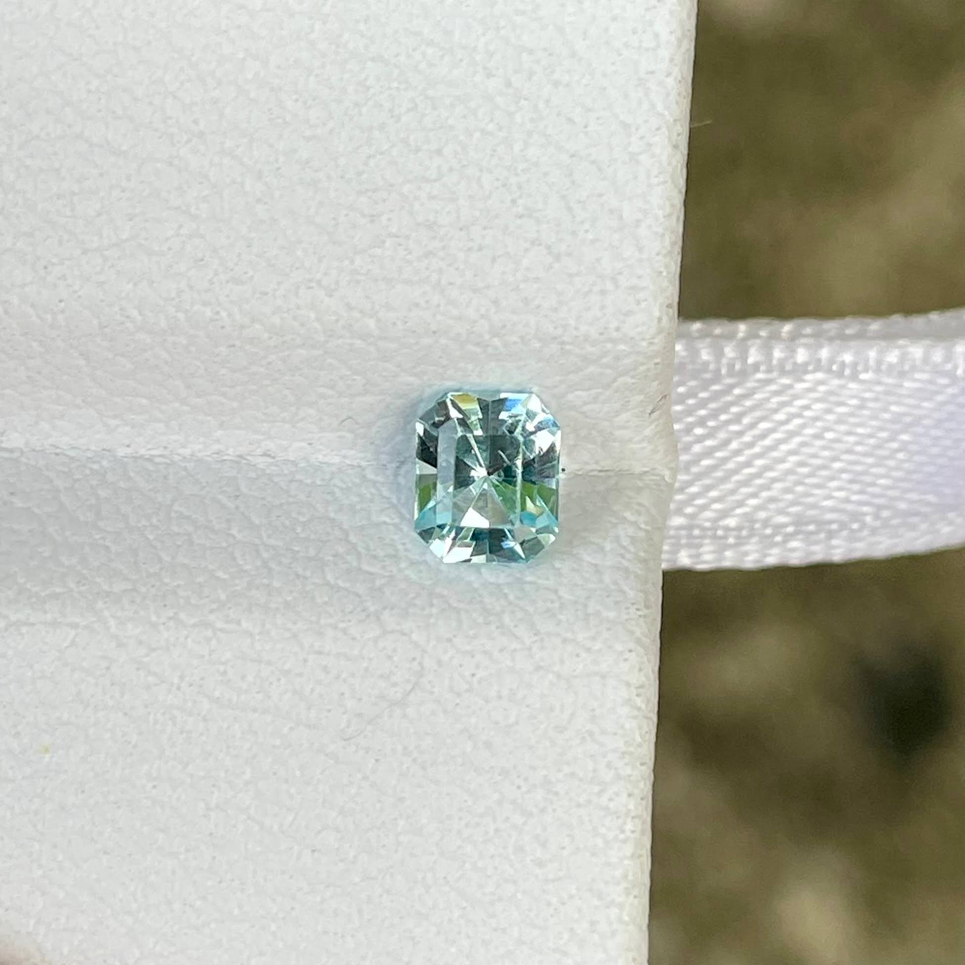 0.49 Carats Blue Aquamarine Gemstone