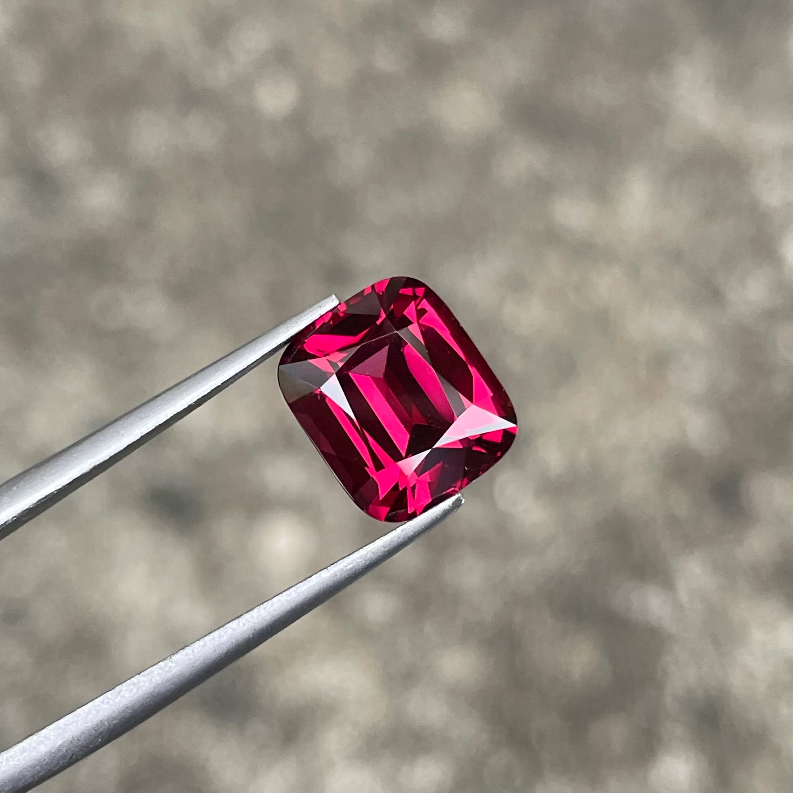 5.60 Carats Pinkish Red Garnet Stone