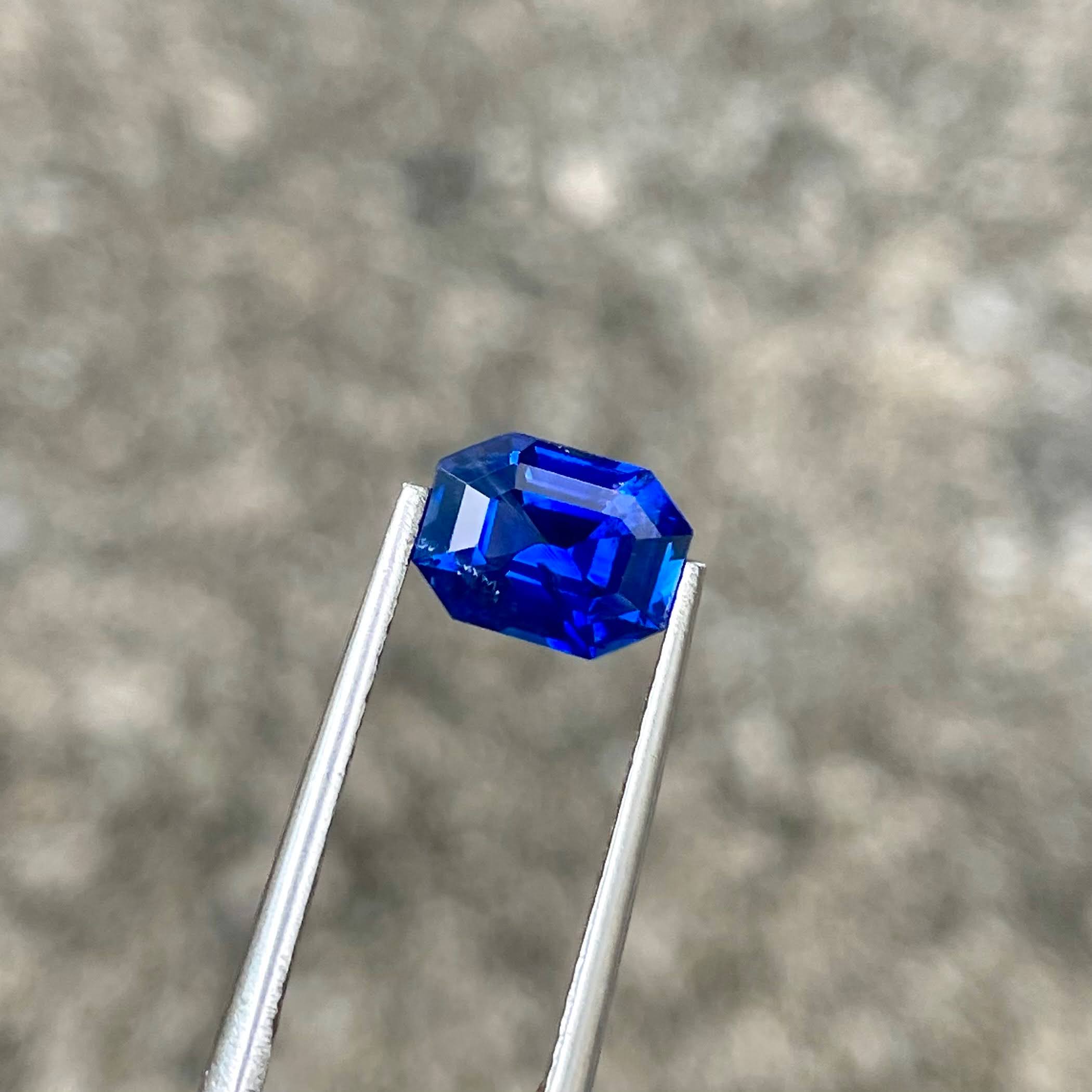 2.07 Carats Blue Sapphire Gemstone