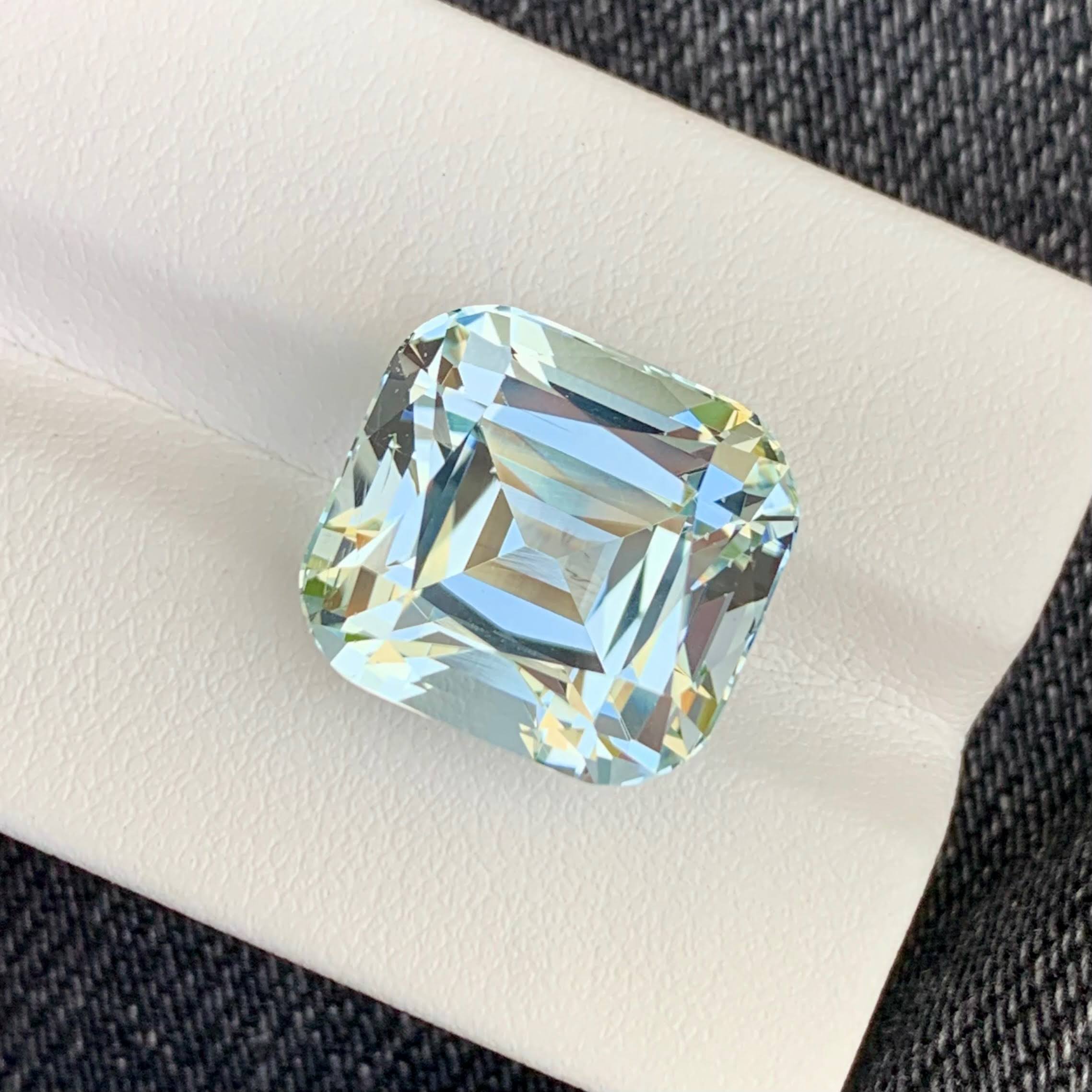 sea-blue-aquamarine-17-21ct-pakistan
