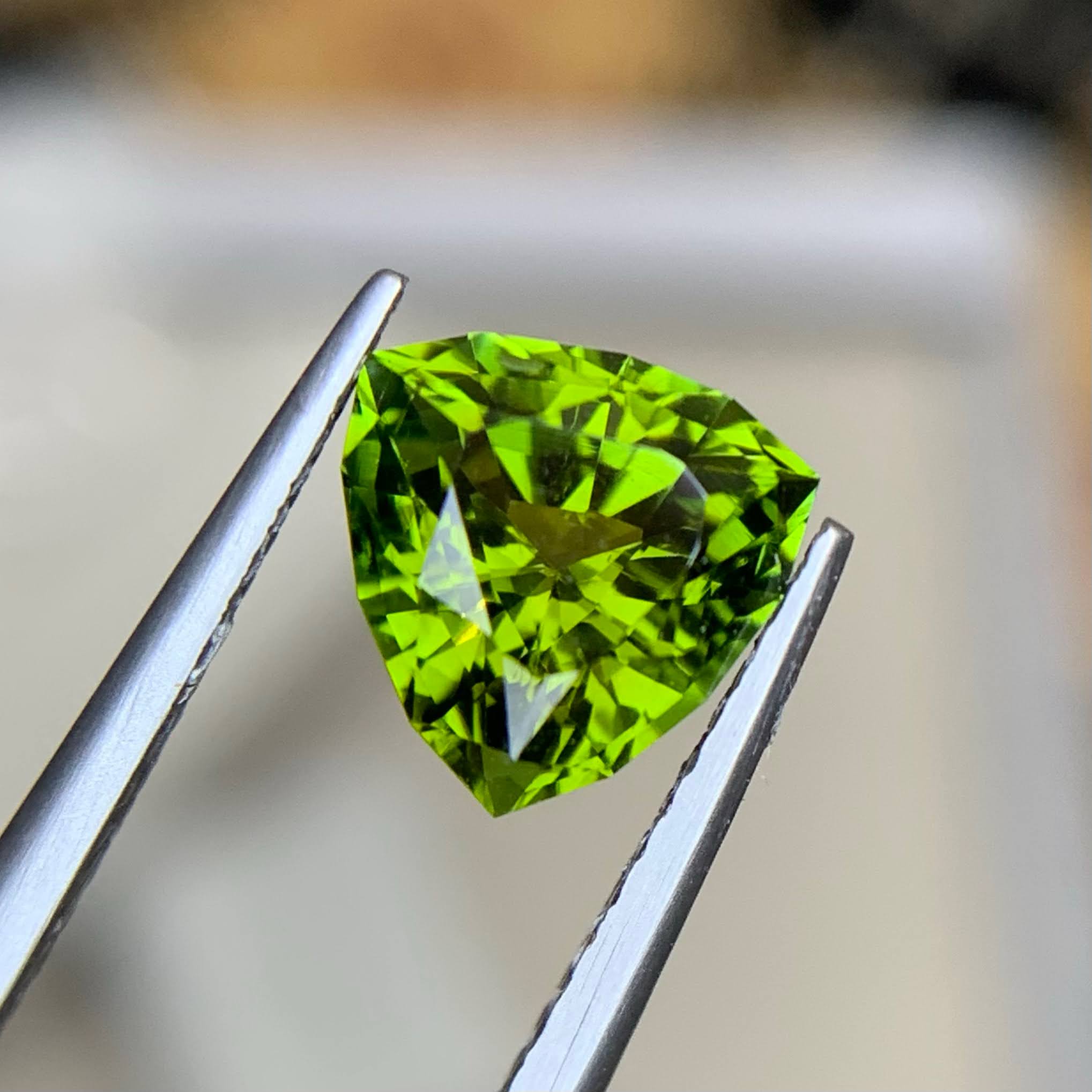 1-88ct-green-tourmaline-afghanistan-trillion-faceted