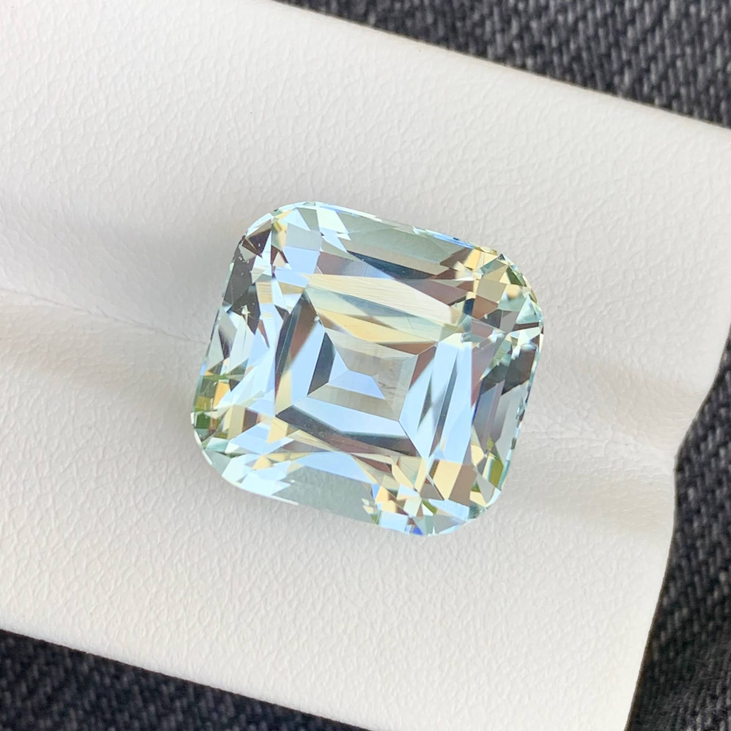 sea-blue-aquamarine-17-21ct-pakistan