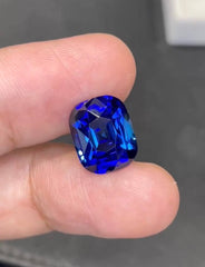 9.06 Carats Vivid Blue Sapphire Stone