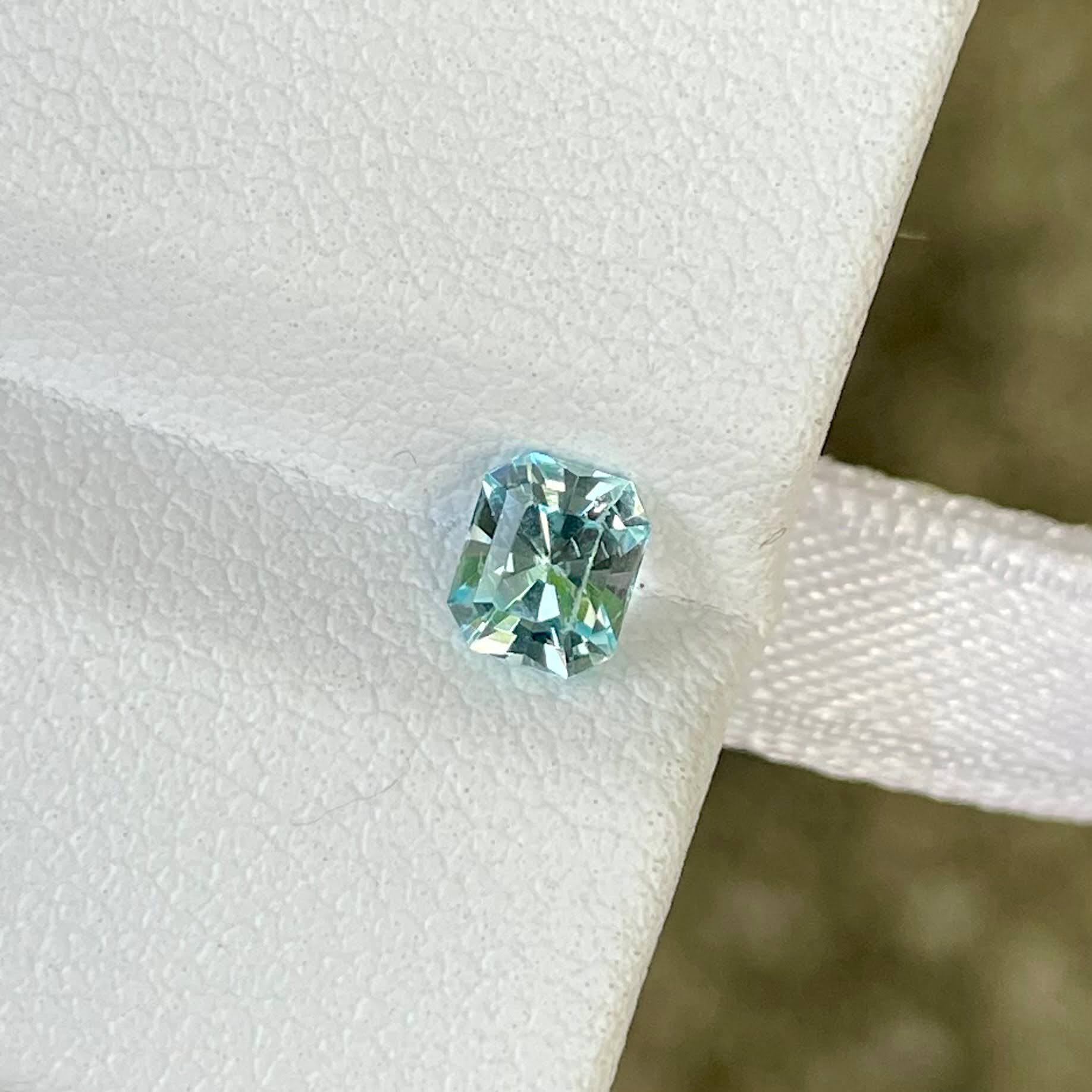 0.49 Carats Blue Aquamarine Gemstone