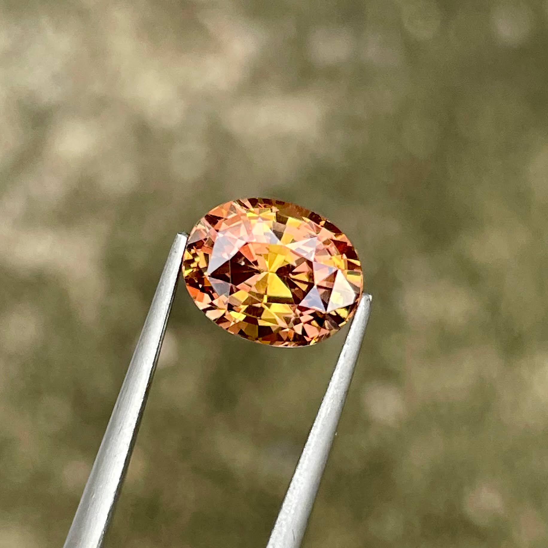 3.52 Carats Color Change Garnet Stone