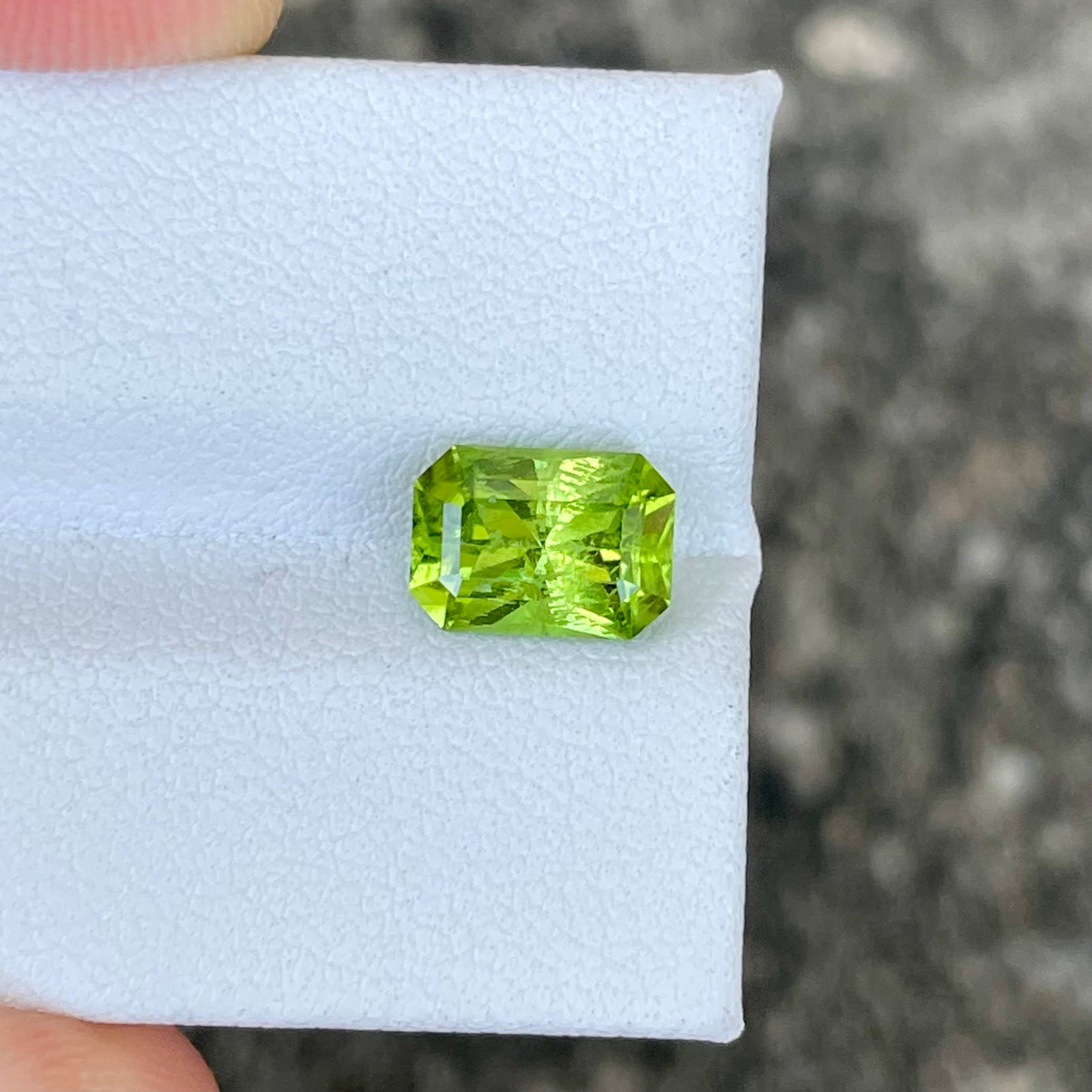 2.30 Carats Peridot Stone Radiant Cut