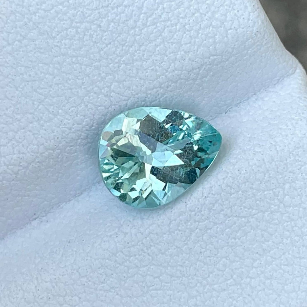 1.75 Carats Pear Cut Aquamarine Gem