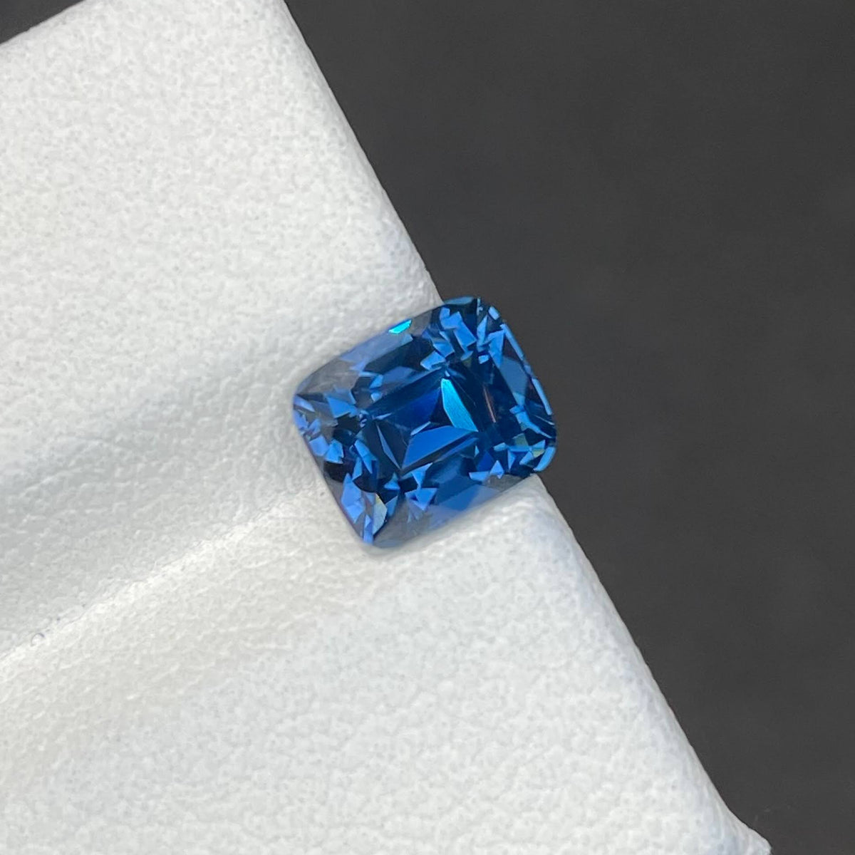 Cobalt blue spinel