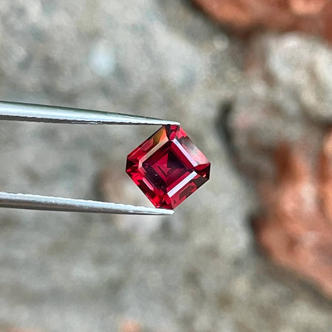 2.60 Carats Bright Red Garnet Stone 