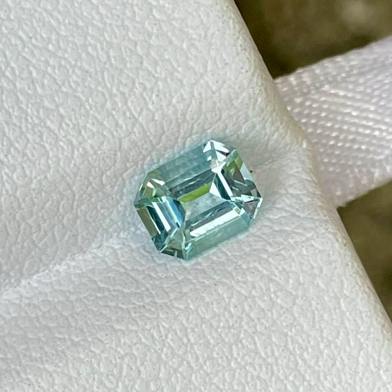 0.74 Carats Blue Aquamarine Gemstone