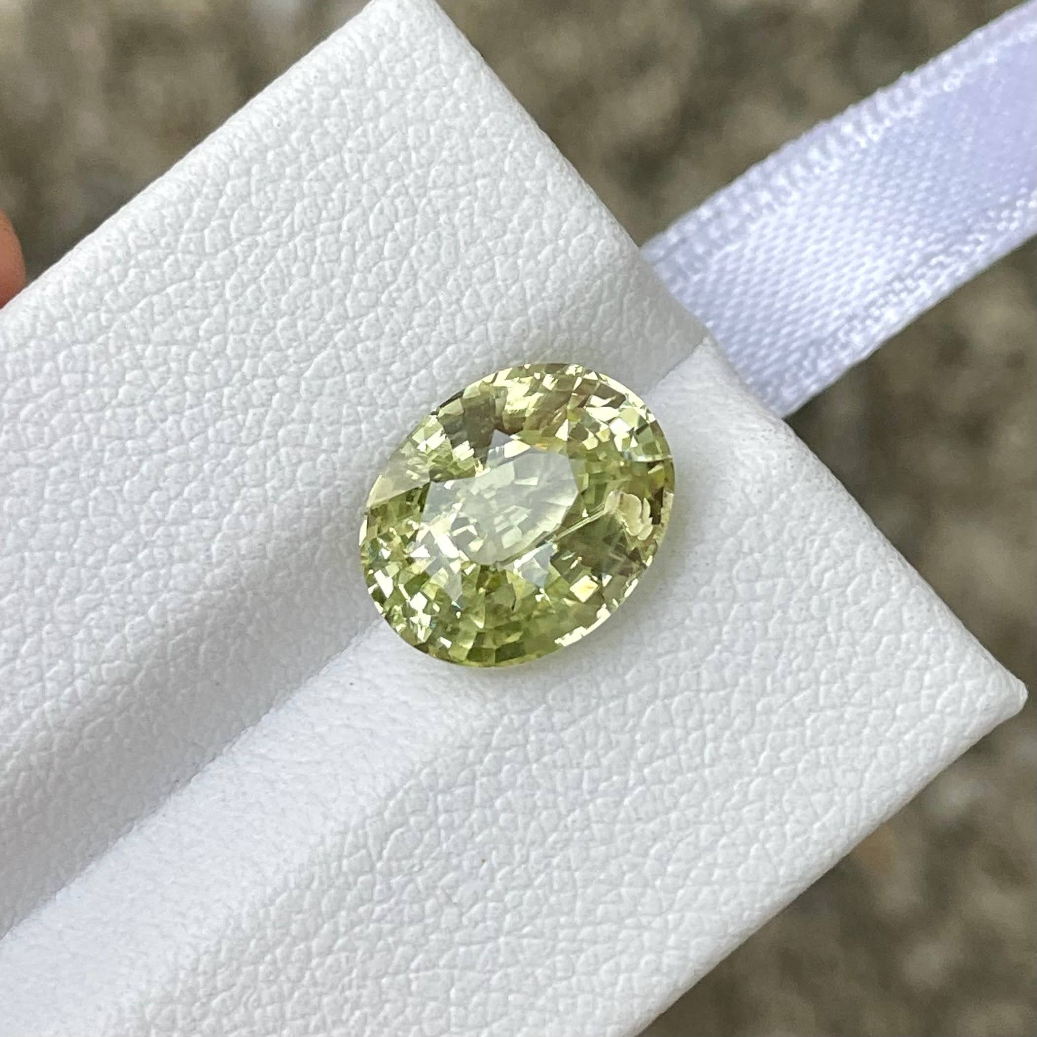 4.99 Carats Yellow Sapphire Gemstone