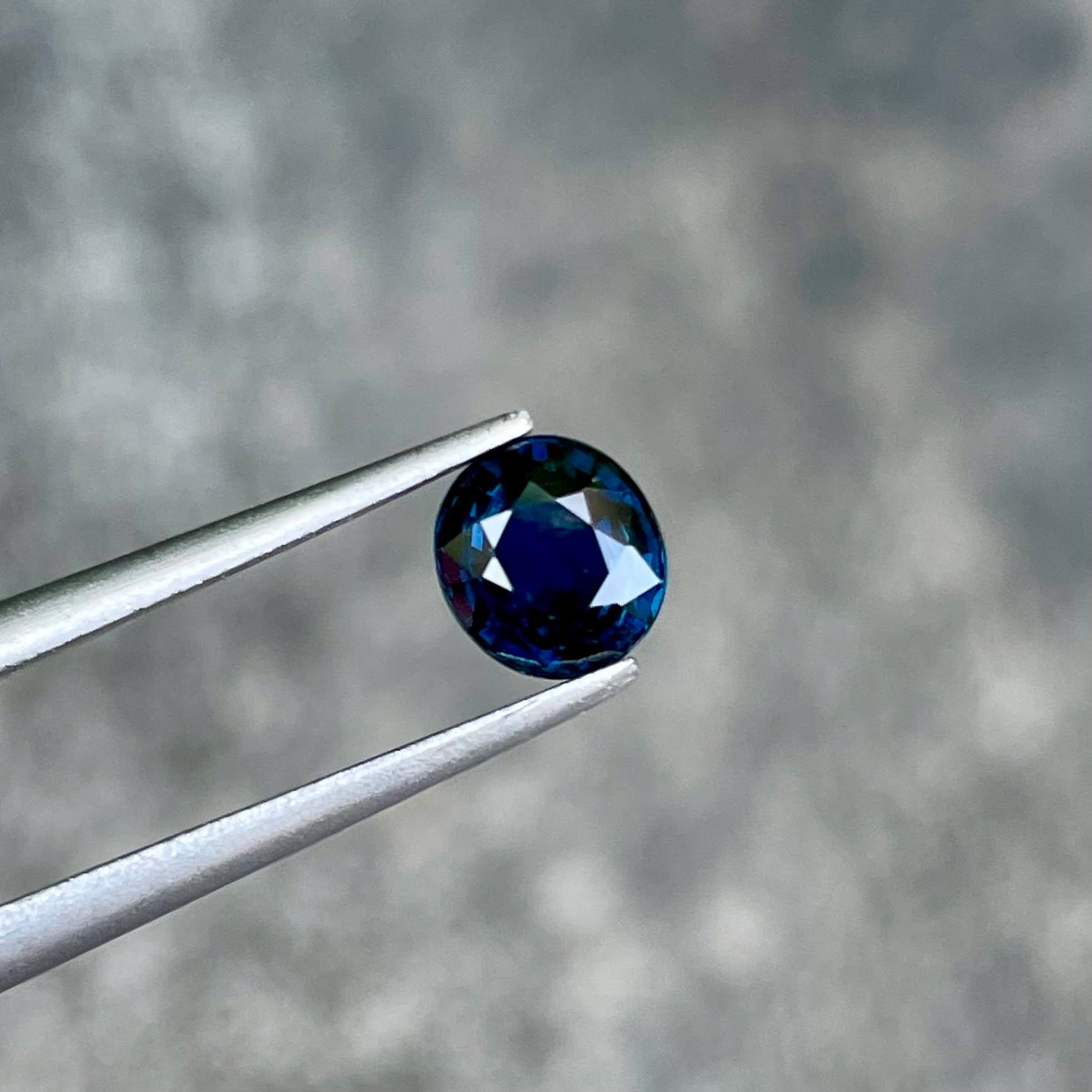 1.09 Carats Deep Sapphire Oval Stone